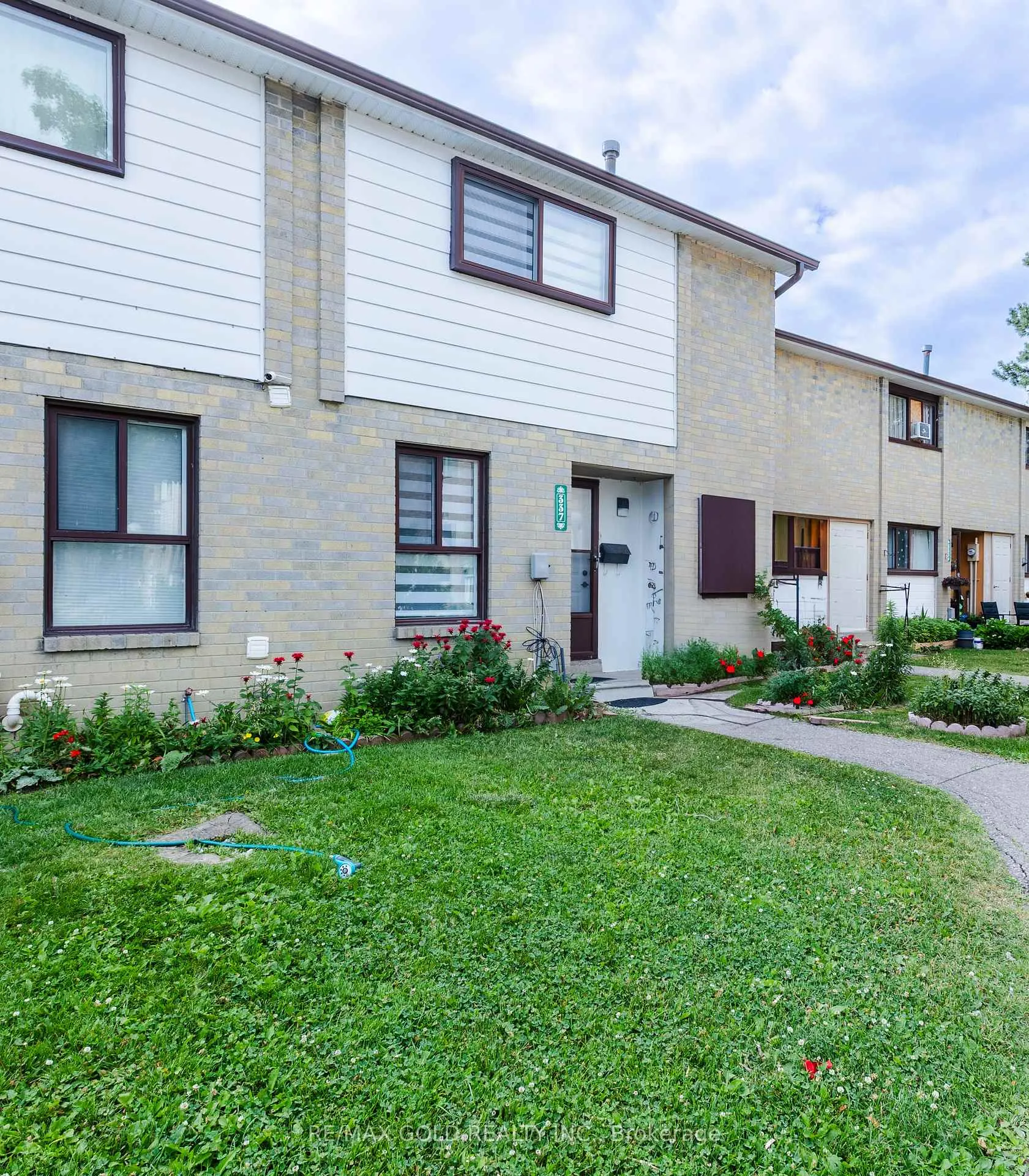 Front of 337 Fleetwood Crescent