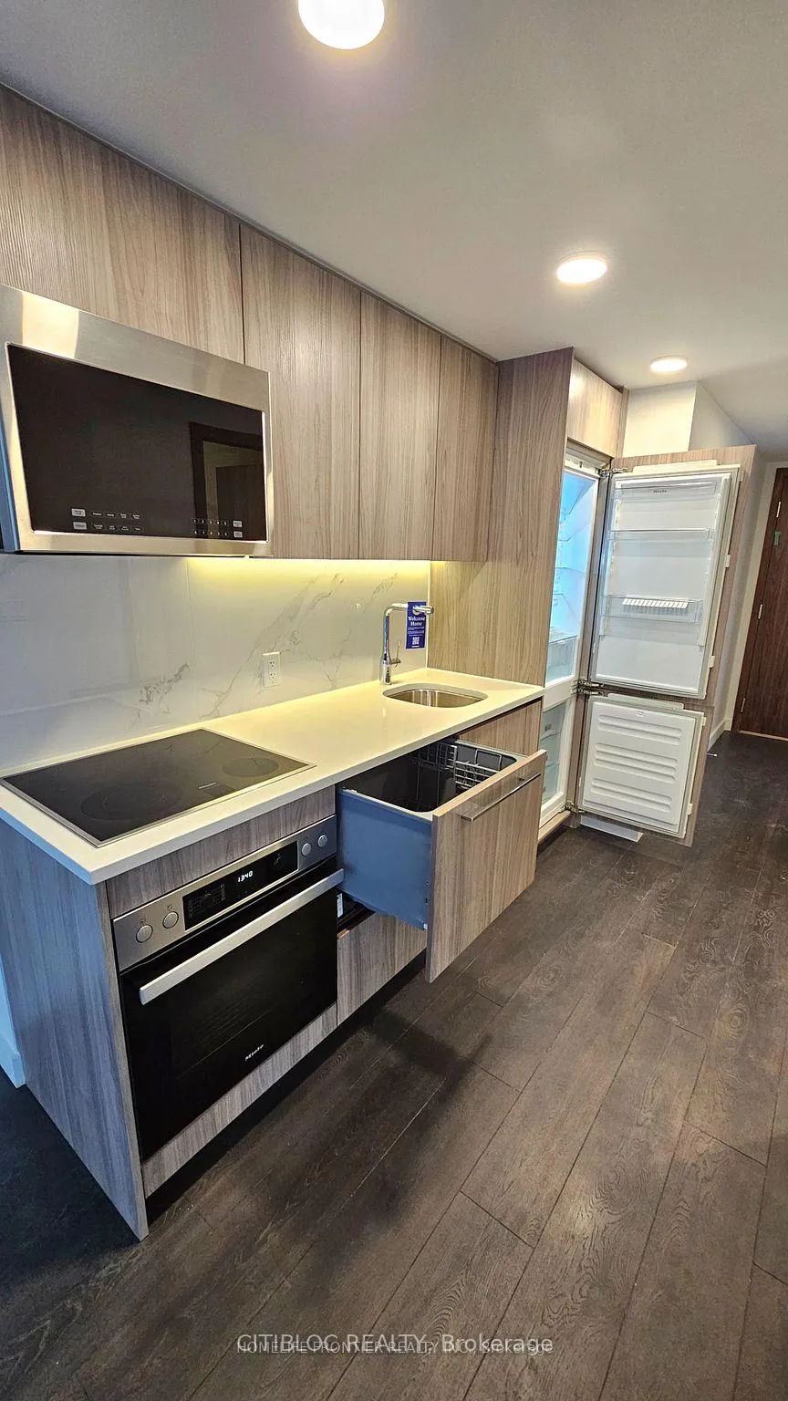 Photo 4 of Unit 601, 38 Widmer Street, Toronto, Waterfront Communities — HOMEH