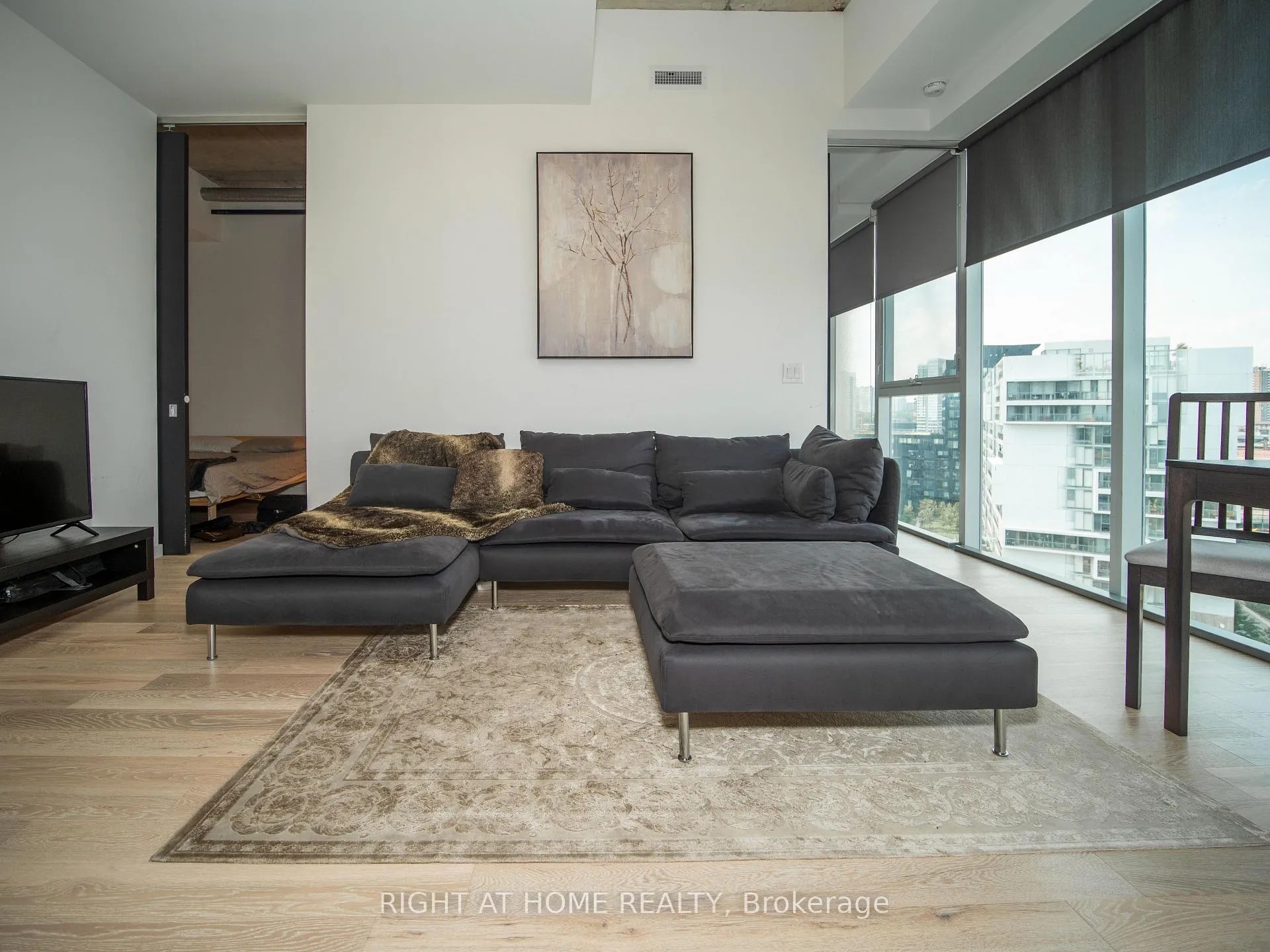 Photo 6 of Unit 1209, 170 Bayview Avenue, Toronto, Waterfront Communities — HOMEH
