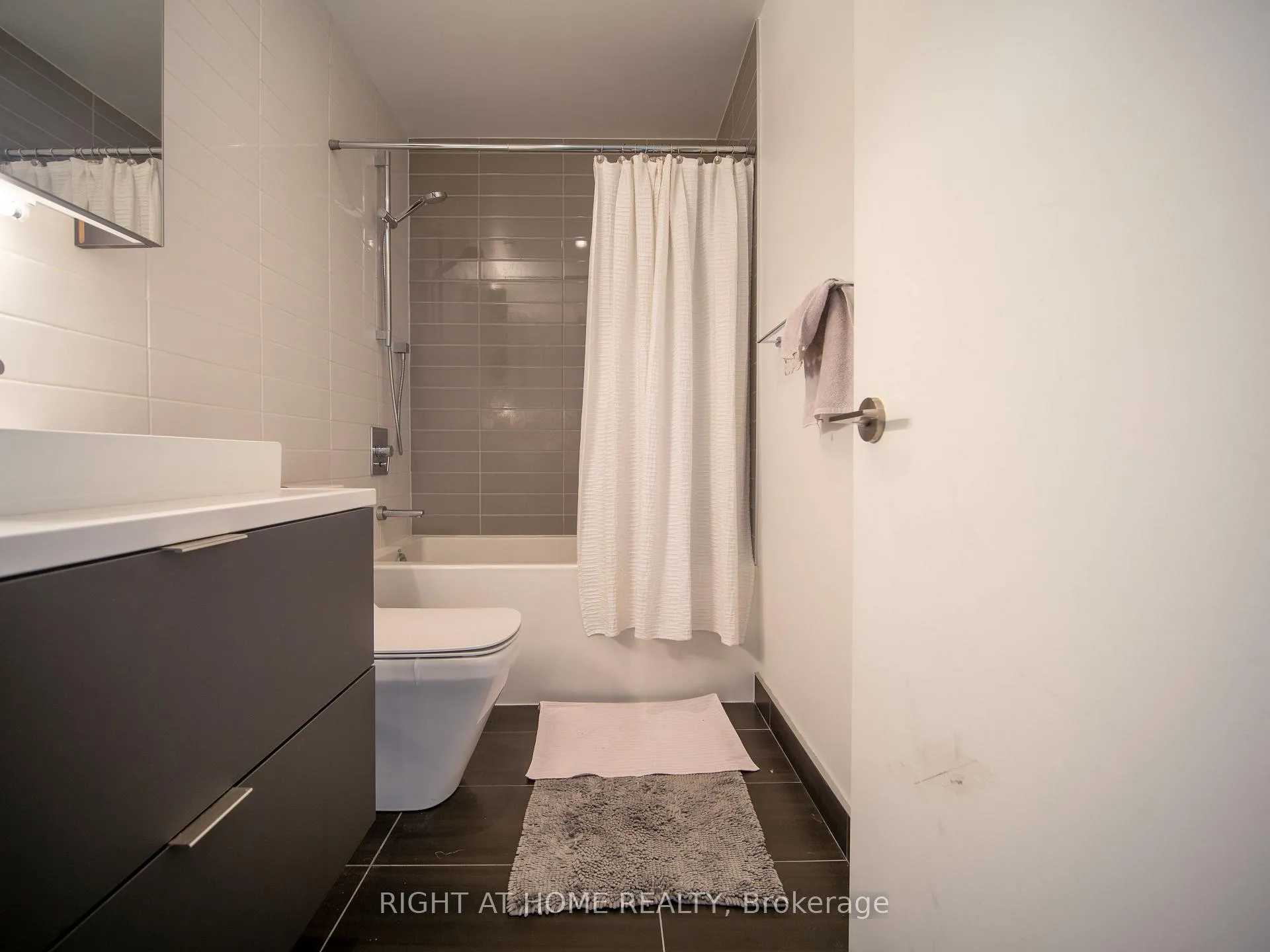 Photo 8 of Unit 1209, 170 Bayview Avenue, Toronto, Waterfront Communities — HOMEH