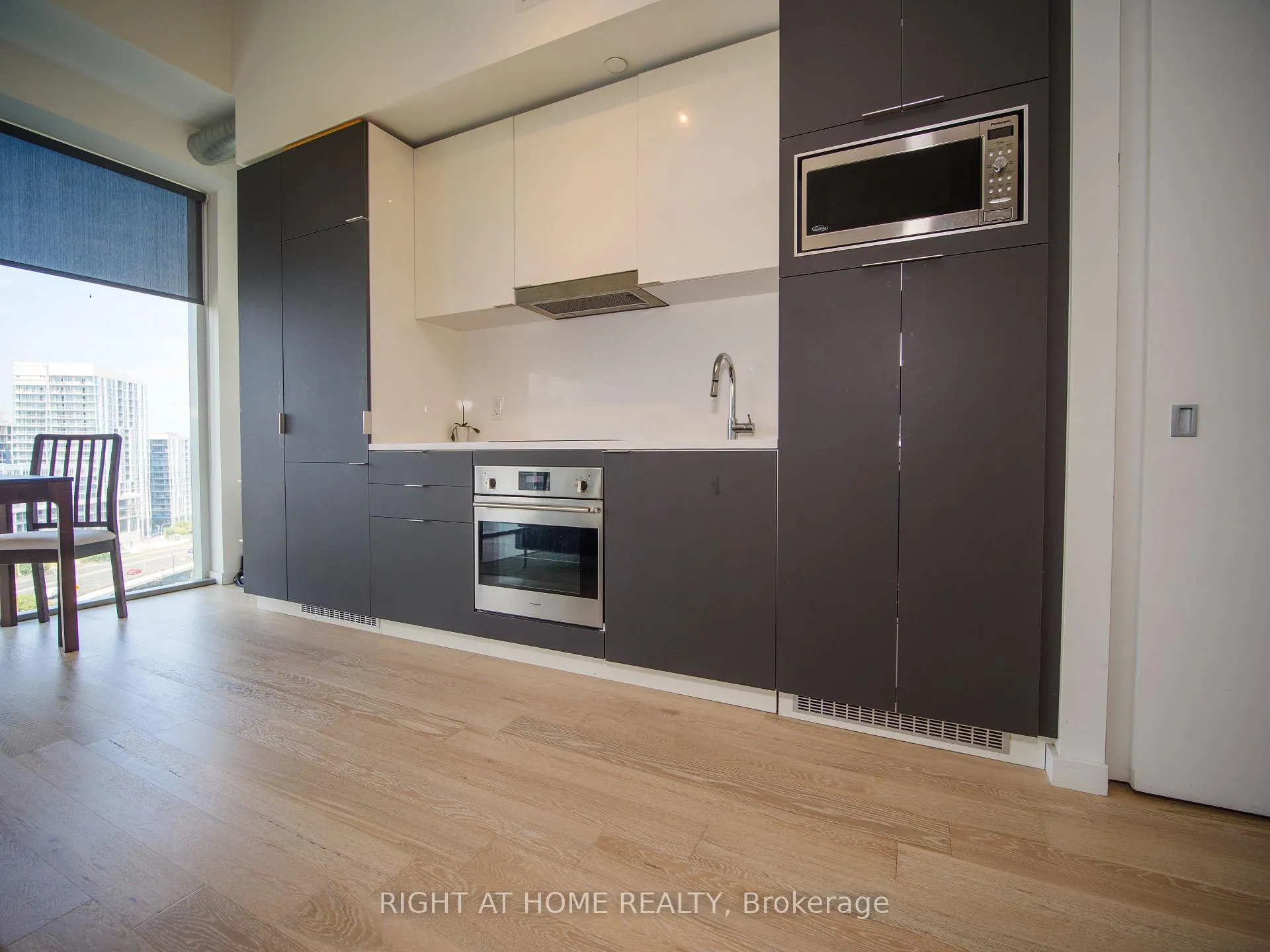 Photo 12 of Unit 1209, 170 Bayview Avenue, Toronto, Waterfront Communities — HOMEH