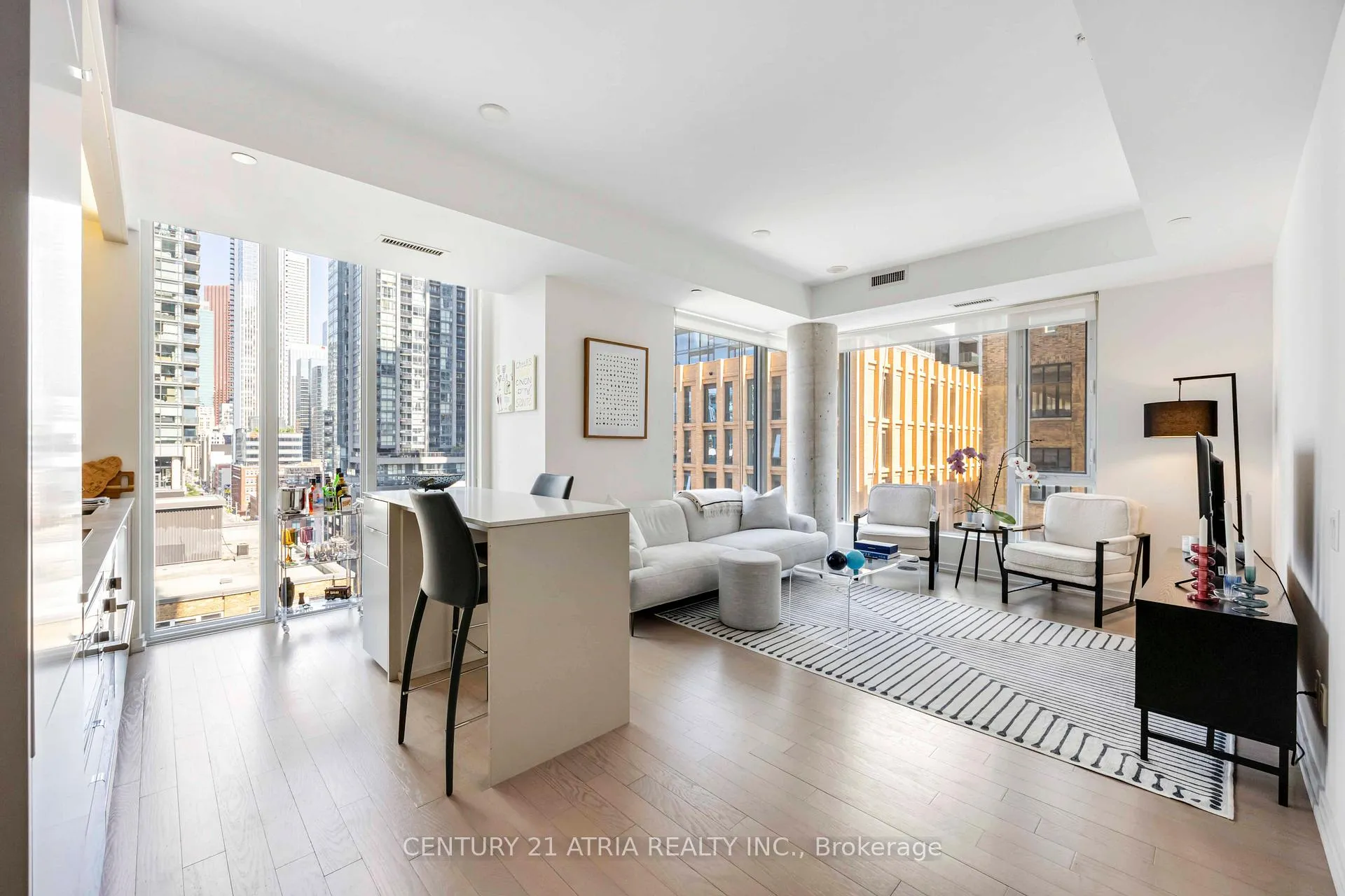 Photo 1 of Unit 906, 101 Peter Street, Toronto, Waterfront Communities — HOMEH