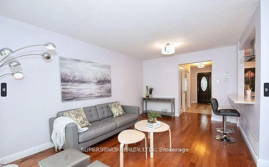 Photo 2 of 4 Woodglen Way, Markham, Unionville — HOMEH