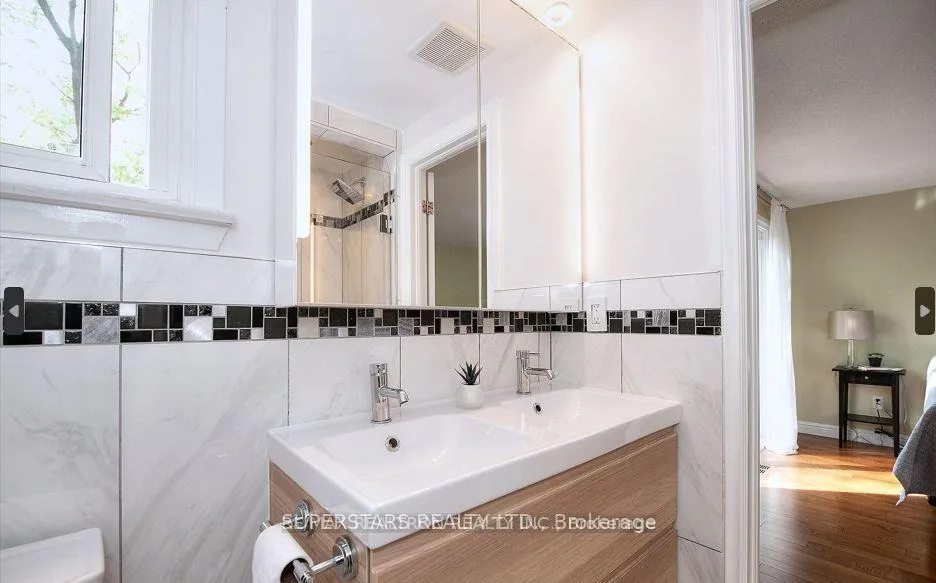 Photo 10 of 4 Woodglen Way, Markham, Unionville — HOMEH