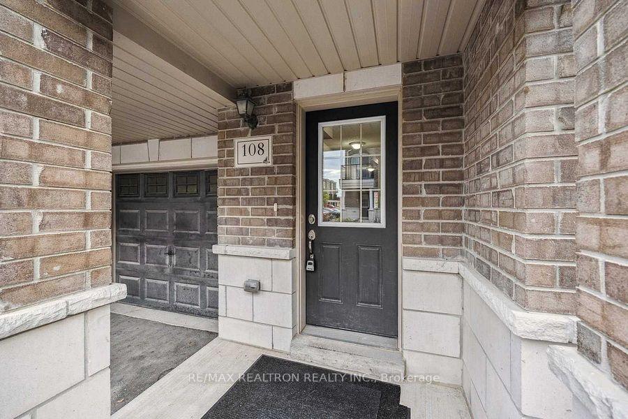 Photo 2 of 108 Ferris Square, Clarington, Courtice — HOMEH