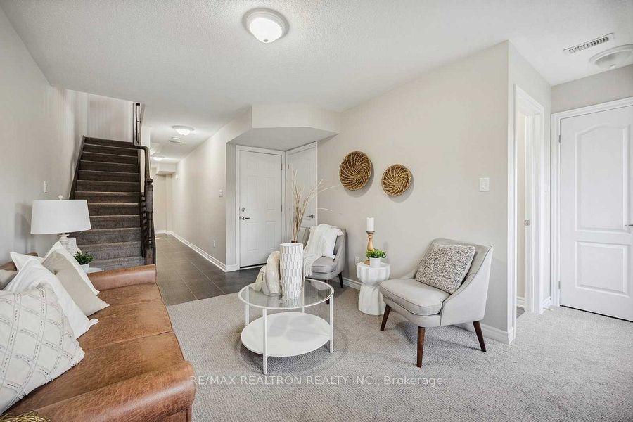 Photo 5 of 108 Ferris Square, Clarington, Courtice — HOMEH