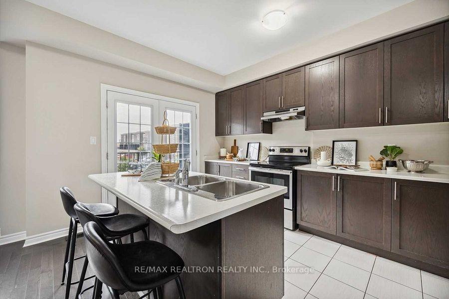 Photo 6 of 108 Ferris Square, Clarington, Courtice — HOMEH