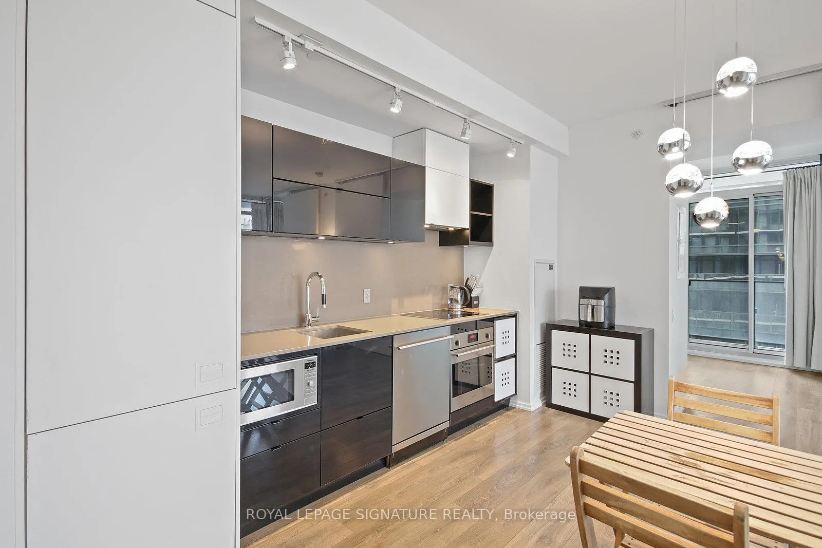 Photo 3 of Unit 808, 125 Peter Street, Toronto, Waterfront Communities — HOMEH