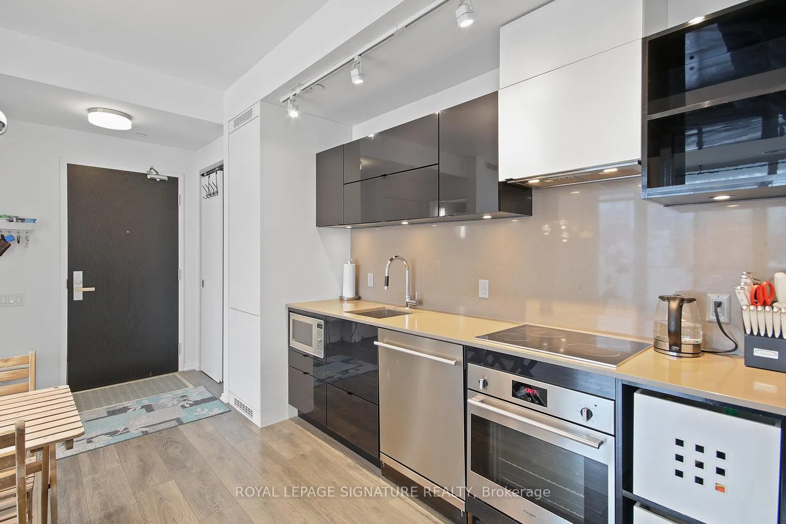 Photo 5 of Unit 808, 125 Peter Street, Toronto, Waterfront Communities — HOMEH