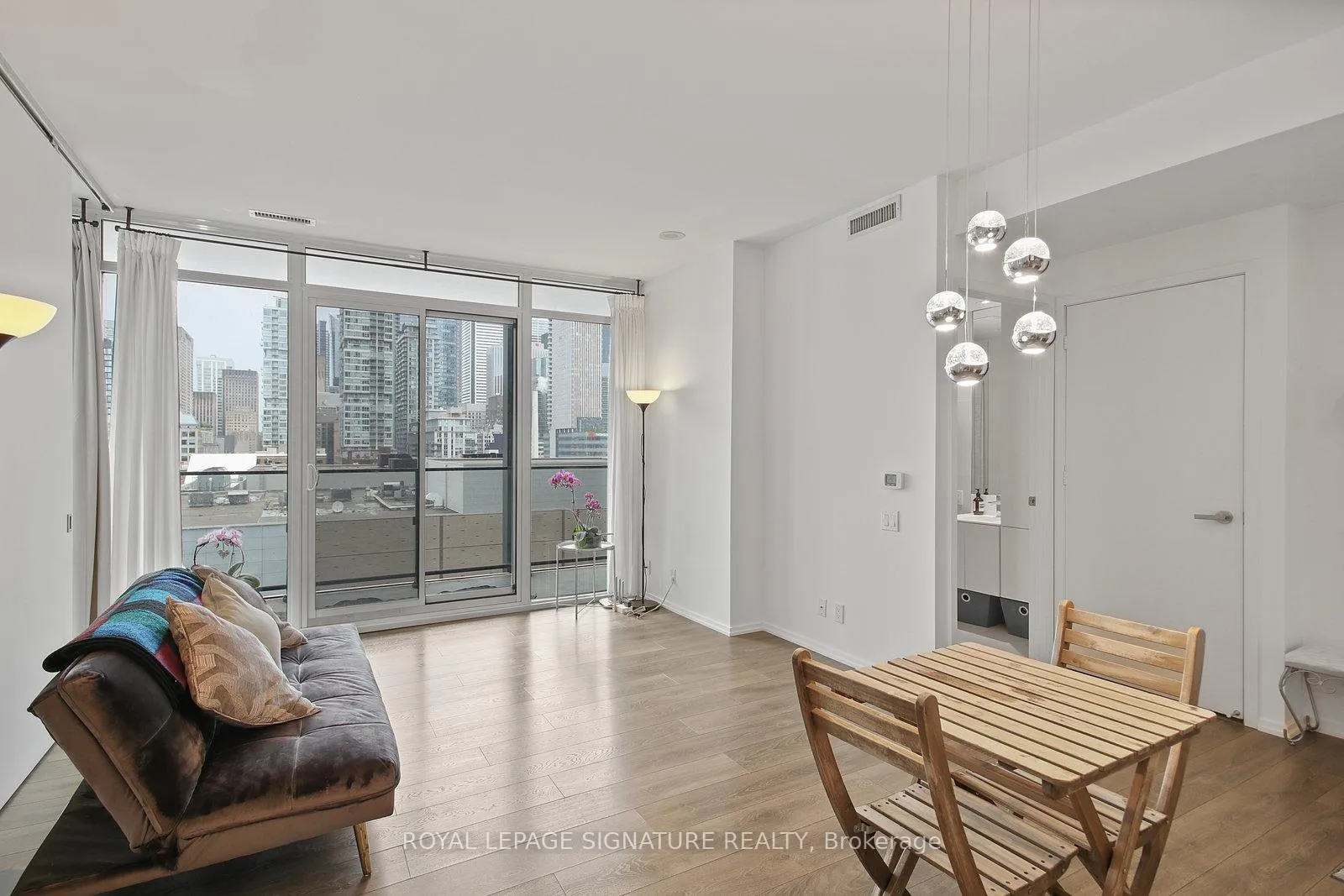 Photo 6 of Unit 808, 125 Peter Street, Toronto, Waterfront Communities — HOMEH