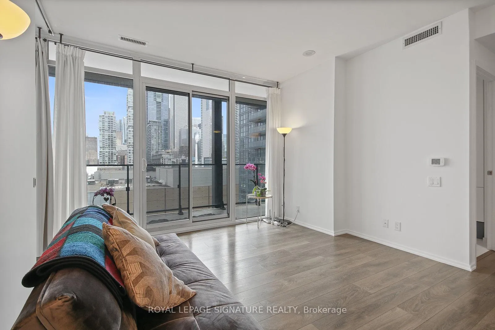 Photo 8 of Unit 808, 125 Peter Street, Toronto, Waterfront Communities — HOMEH