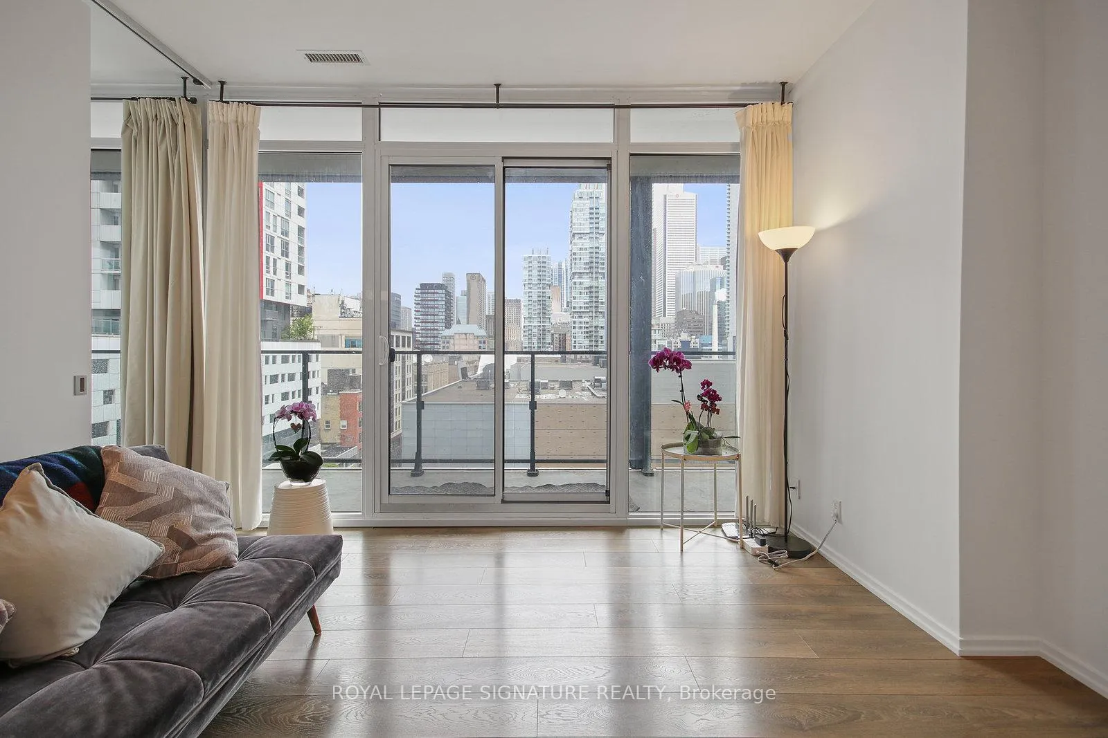 Photo 9 of Unit 808, 125 Peter Street, Toronto, Waterfront Communities — HOMEH