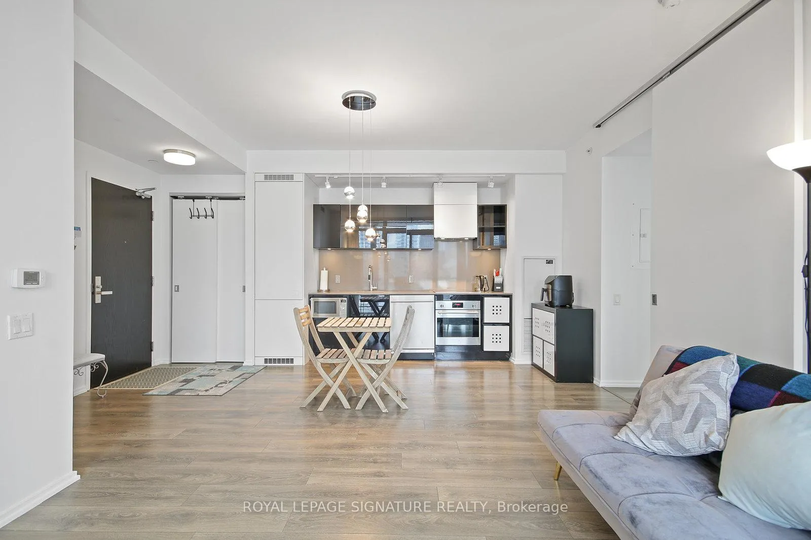 Photo 10 of Unit 808, 125 Peter Street, Toronto, Waterfront Communities — HOMEH