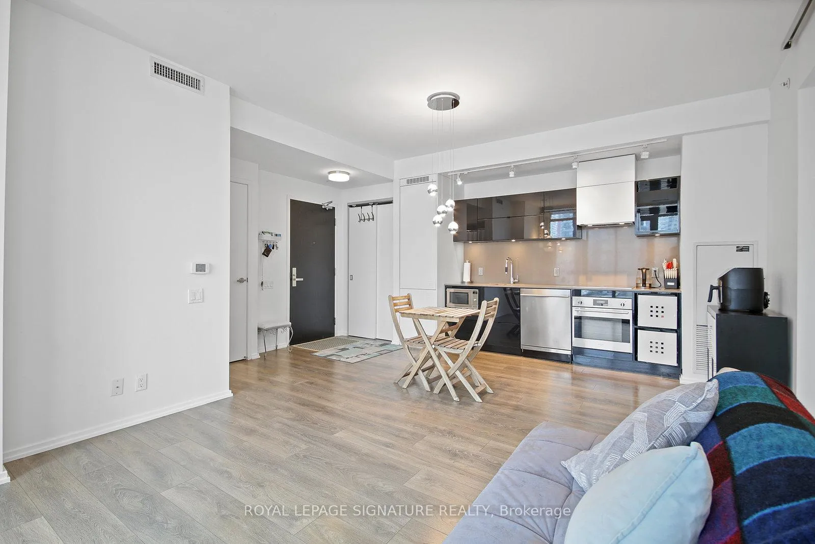 Photo 11 of Unit 808, 125 Peter Street, Toronto, Waterfront Communities — HOMEH