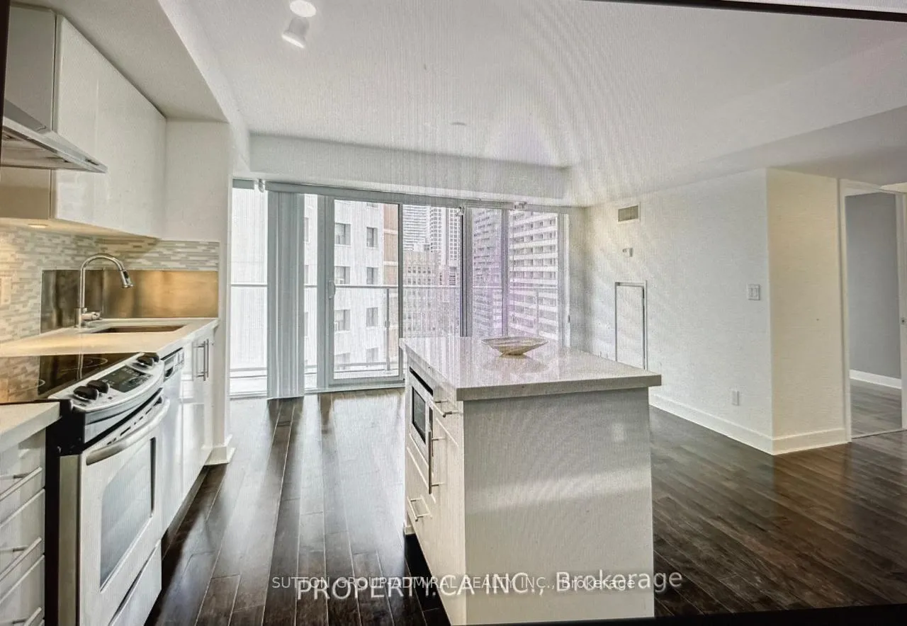 Photo 5 of Unit 907, 58 Orchard View Boulevard, Toronto, Yonge-Eglinton — HOMEH