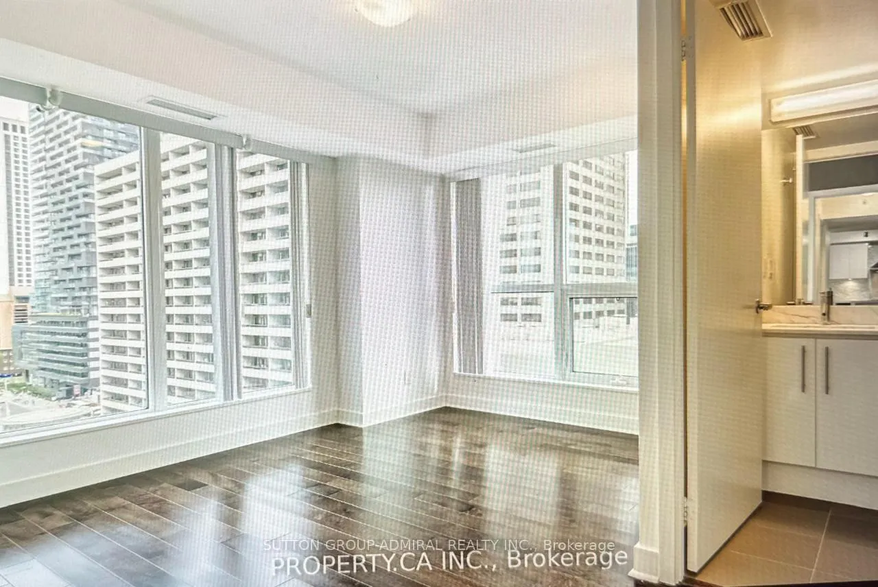 Photo 8 of Unit 907, 58 Orchard View Boulevard, Toronto, Yonge-Eglinton — HOMEH