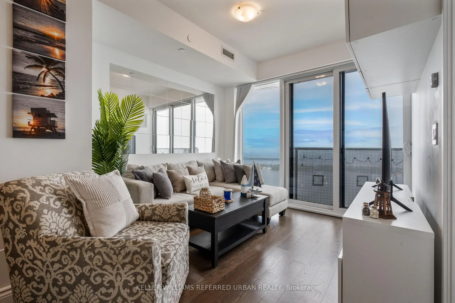Photo 4 of Unit 6709, 88 Harbour Street, Toronto, Waterfront Communities — HOMEH