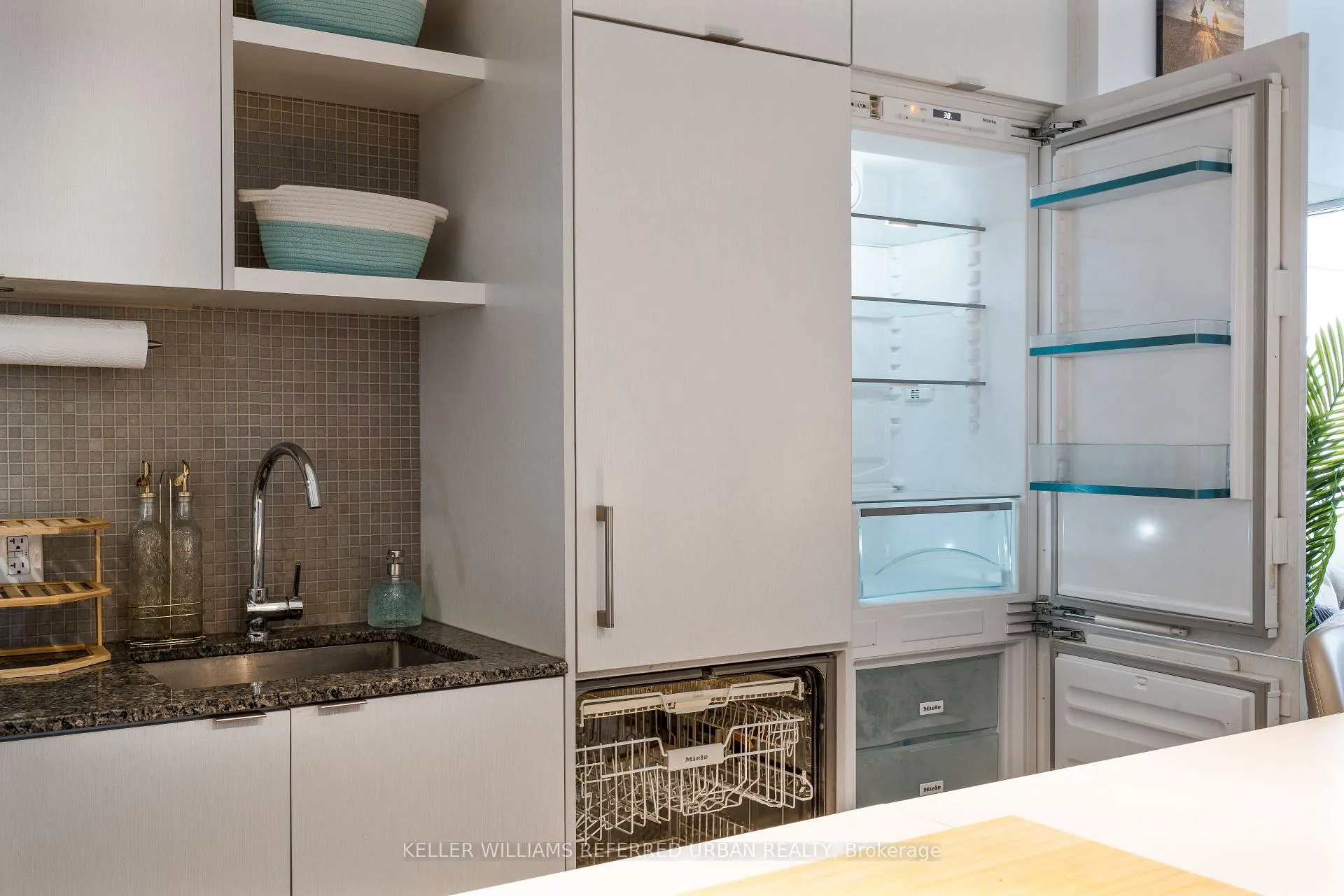 Photo 10 of Unit 6709, 88 Harbour Street, Toronto, Waterfront Communities — HOMEH