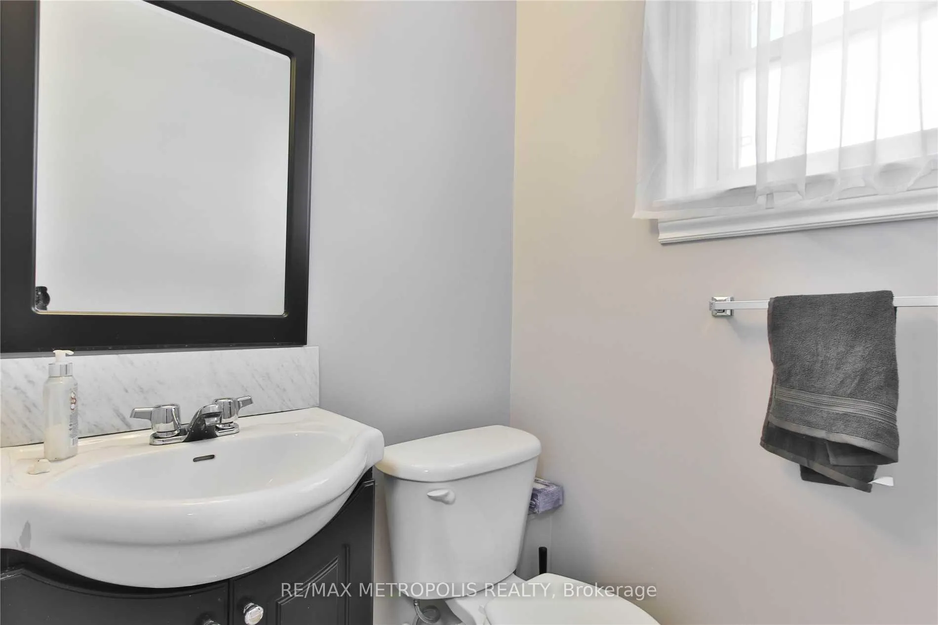 Photo 5 of Unit 1, 17 Clover Ridge Drive W, Ajax, South West — HOMEH