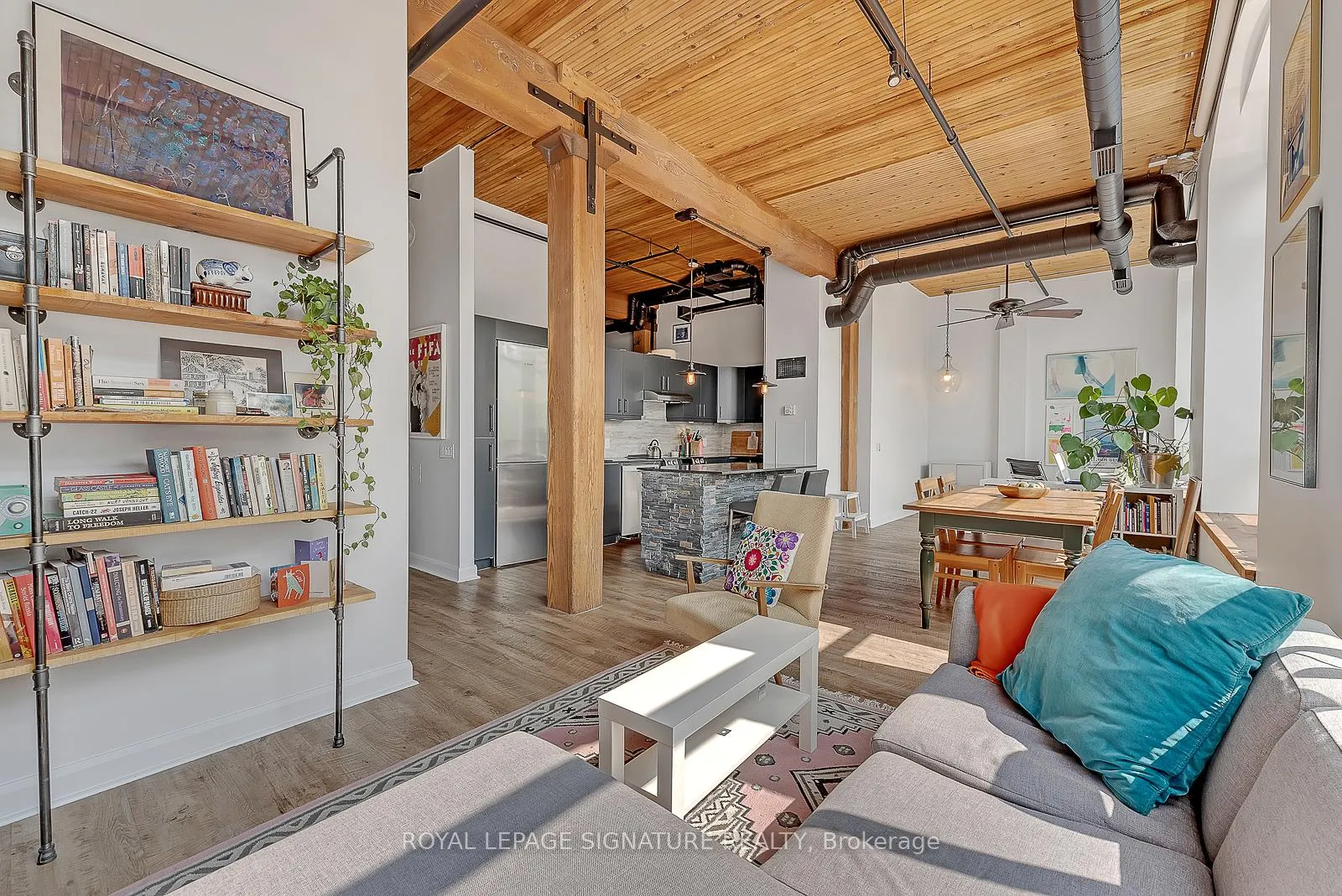 Front of Unit 226, 993 Queen Street W