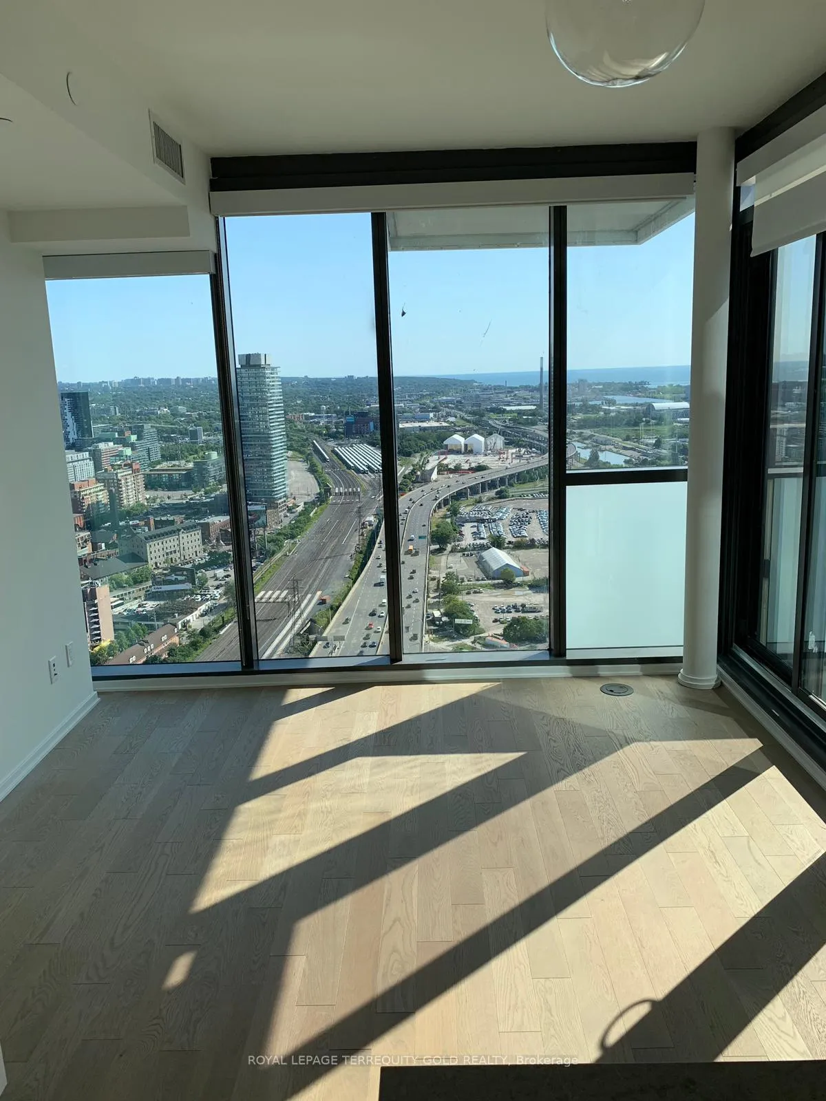 Photo 6 of Unit 3705, 16 Bonnycastle Street E, Toronto, Waterfront Communities — HOMEH