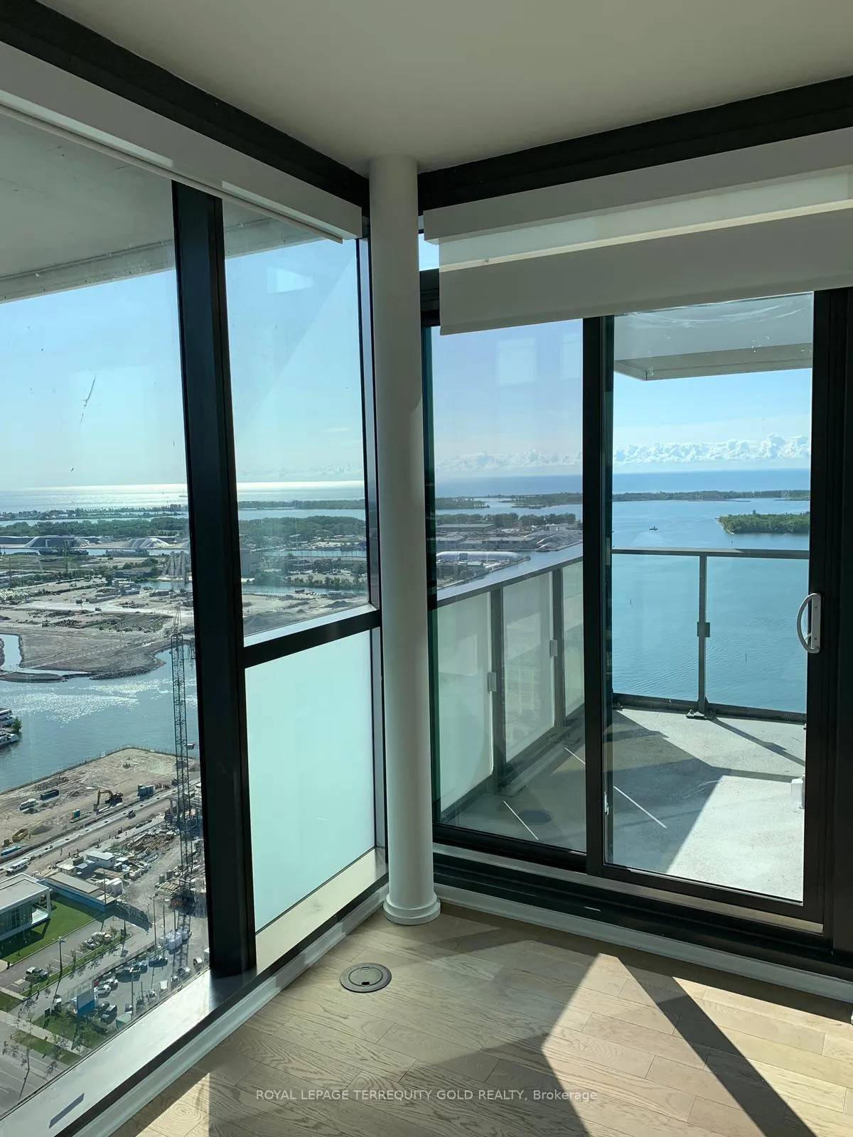 Photo 7 of Unit 3705, 16 Bonnycastle Street E, Toronto, Waterfront Communities — HOMEH