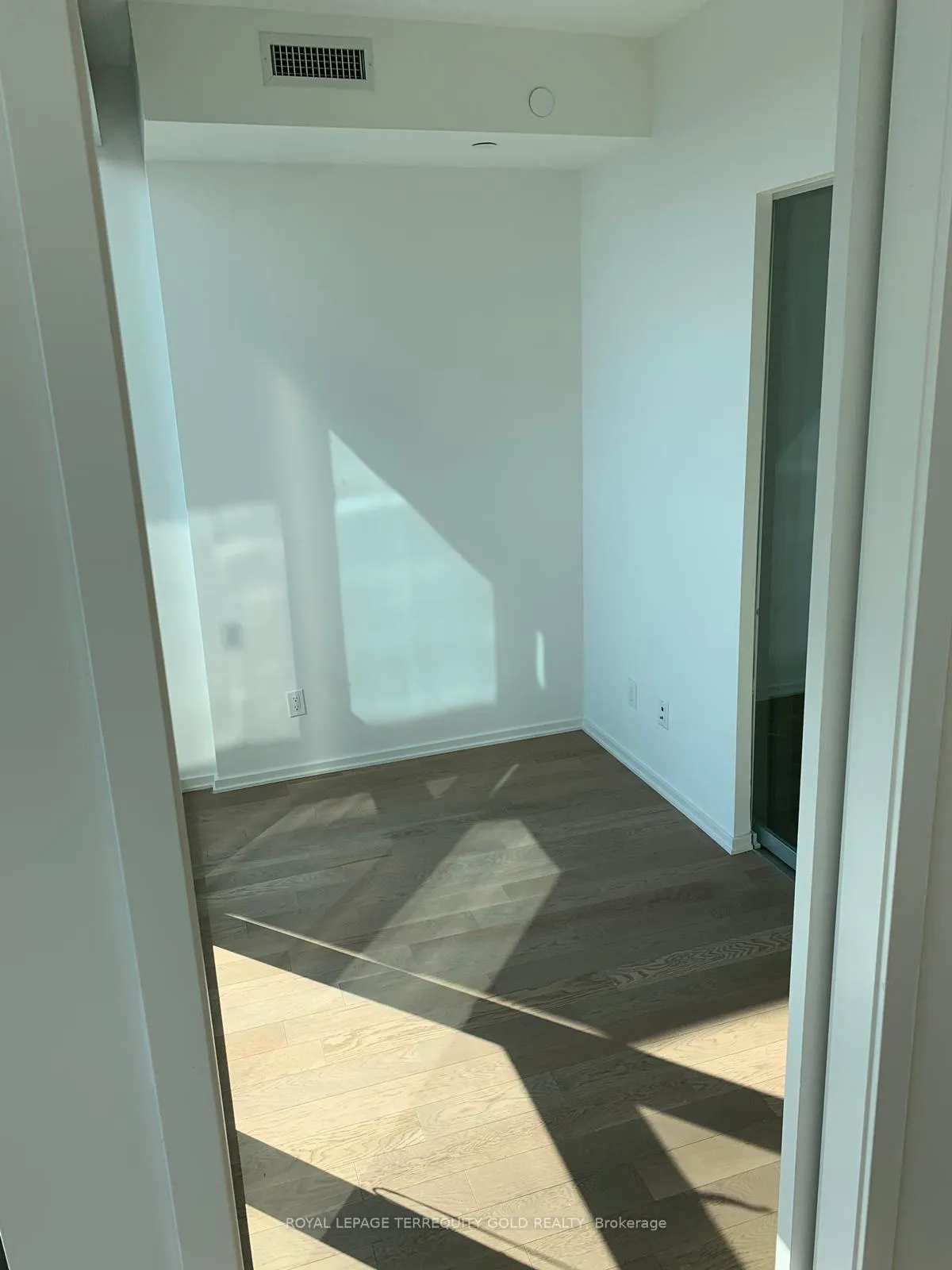 Photo 11 of Unit 3705, 16 Bonnycastle Street E, Toronto, Waterfront Communities — HOMEH