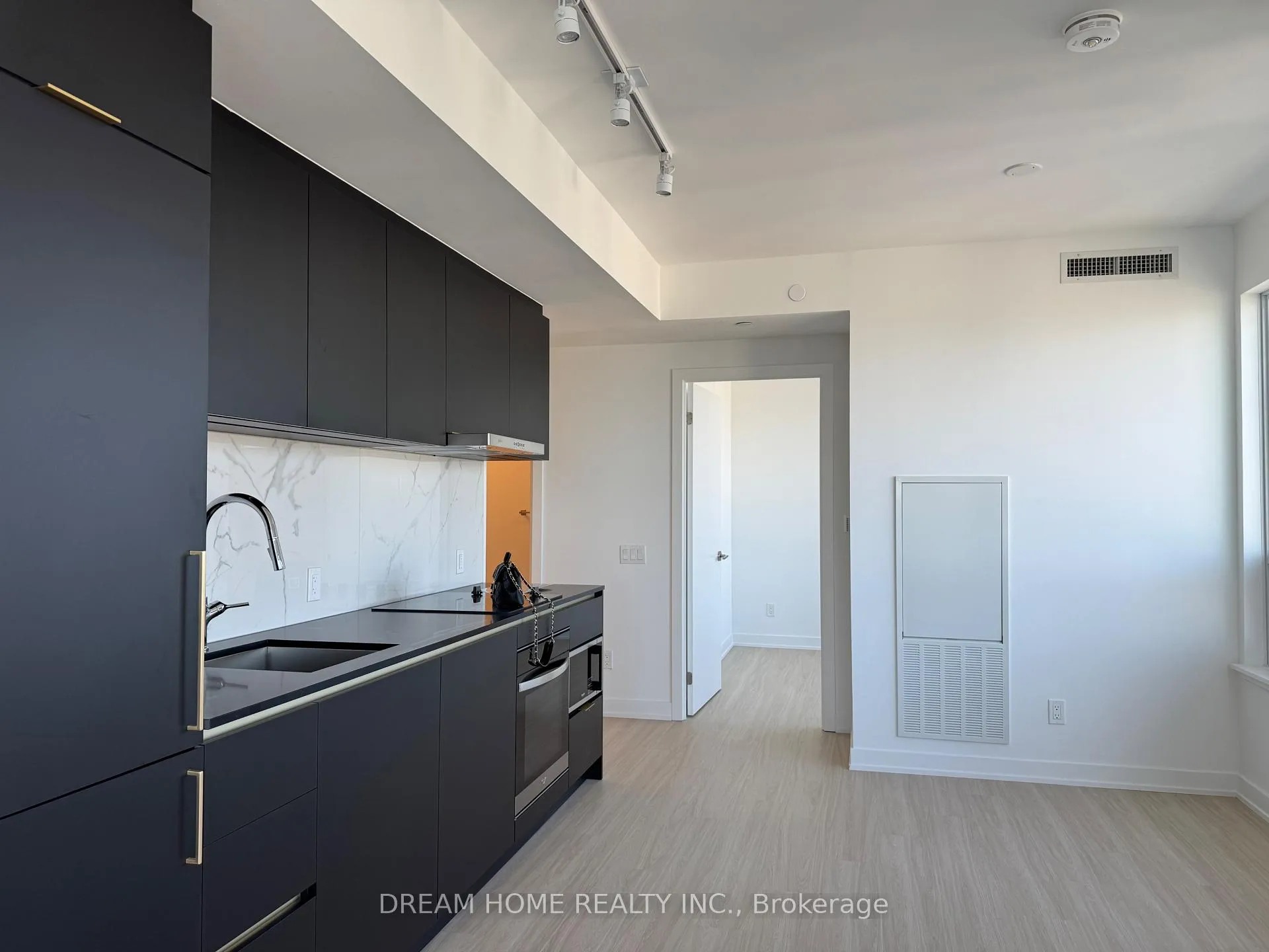 Photo 4 of Unit 5509, 8 Wellesley Street W, Toronto, Bay Street Corridor — HOMEH