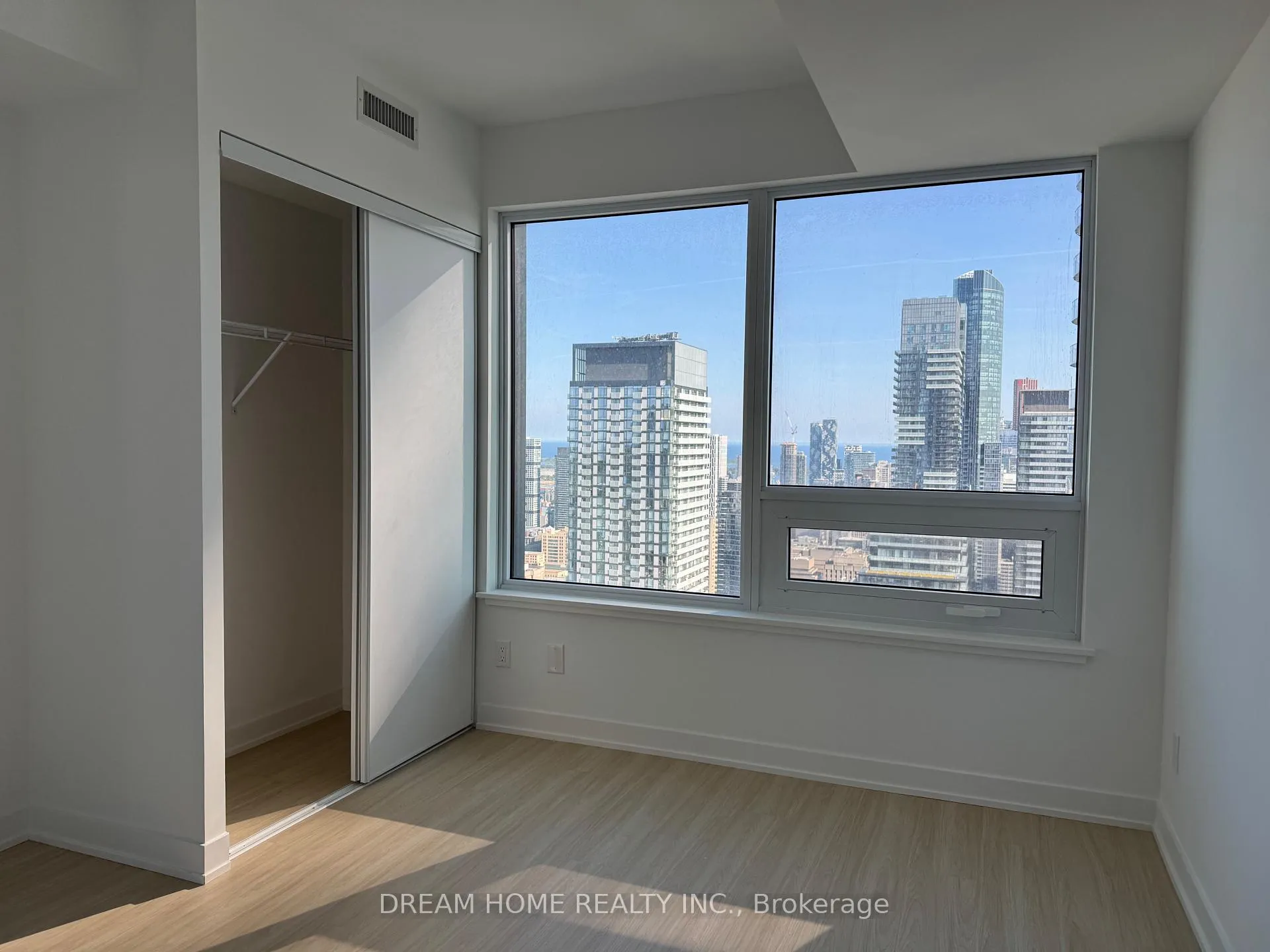 Photo 9 of Unit 5509, 8 Wellesley Street W, Toronto, Bay Street Corridor — HOMEH