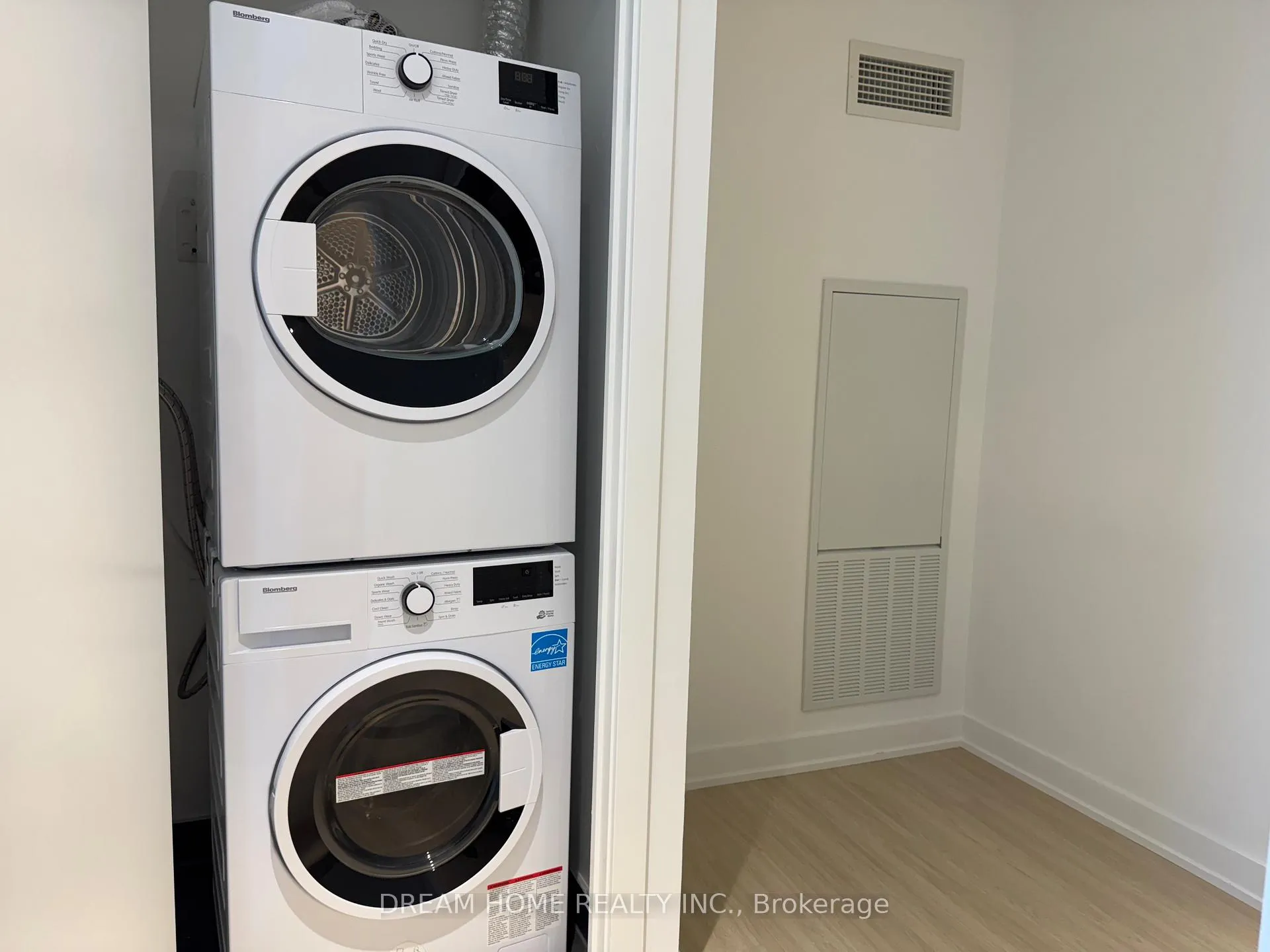Photo 12 of Unit 5509, 8 Wellesley Street W, Toronto, Bay Street Corridor — HOMEH
