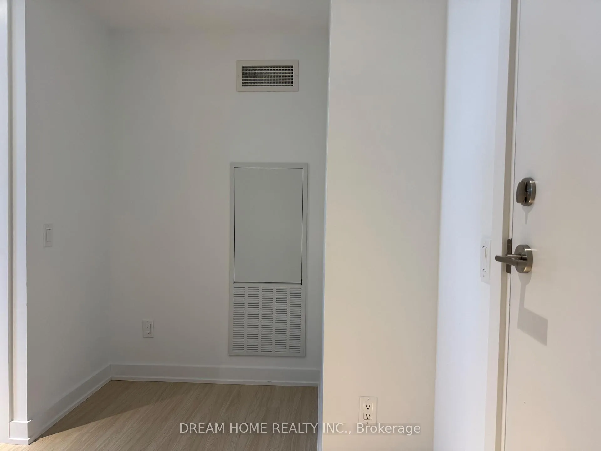 Photo 13 of Unit 5509, 8 Wellesley Street W, Toronto, Bay Street Corridor — HOMEH