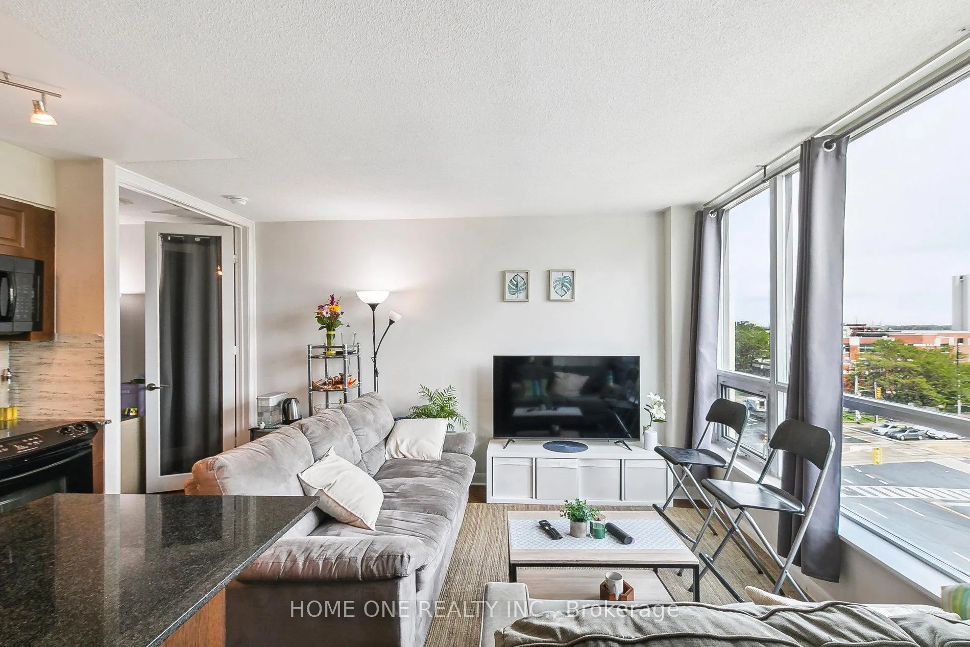 Photo 3 of Unit 619, 600 Fleet Street, Toronto, Niagara — HOMEH