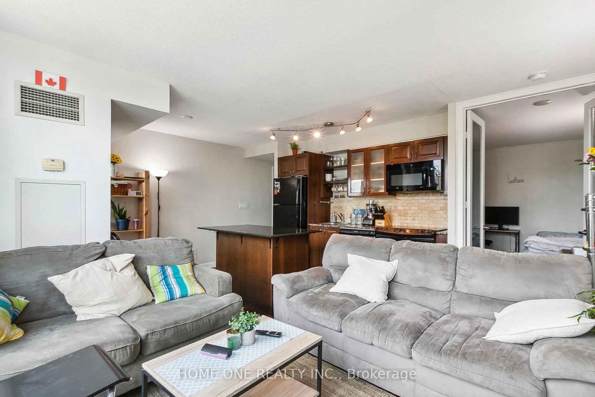 Photo 6 of Unit 619, 600 Fleet Street, Toronto, Niagara — HOMEH