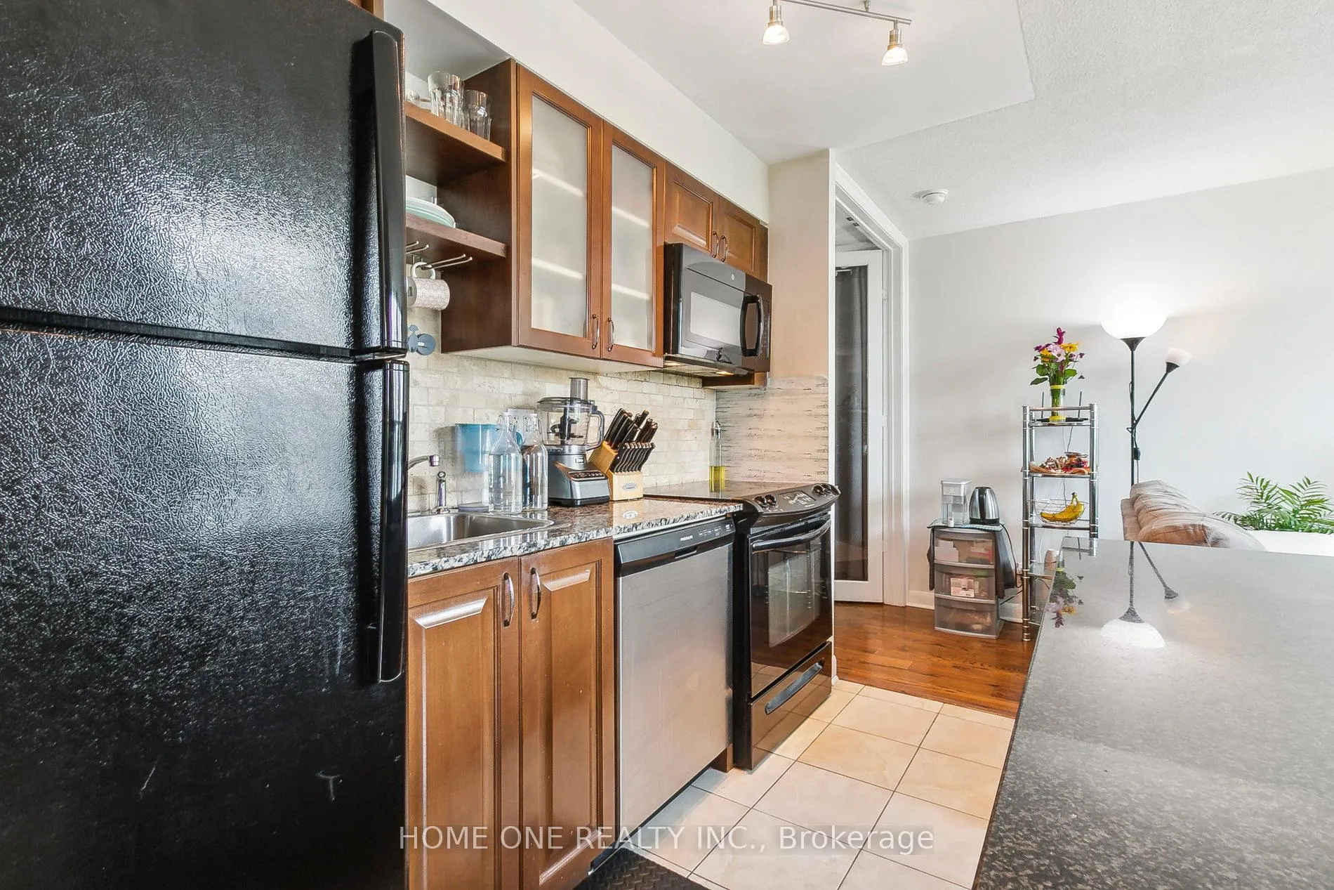 Photo 7 of Unit 619, 600 Fleet Street, Toronto, Niagara — HOMEH
