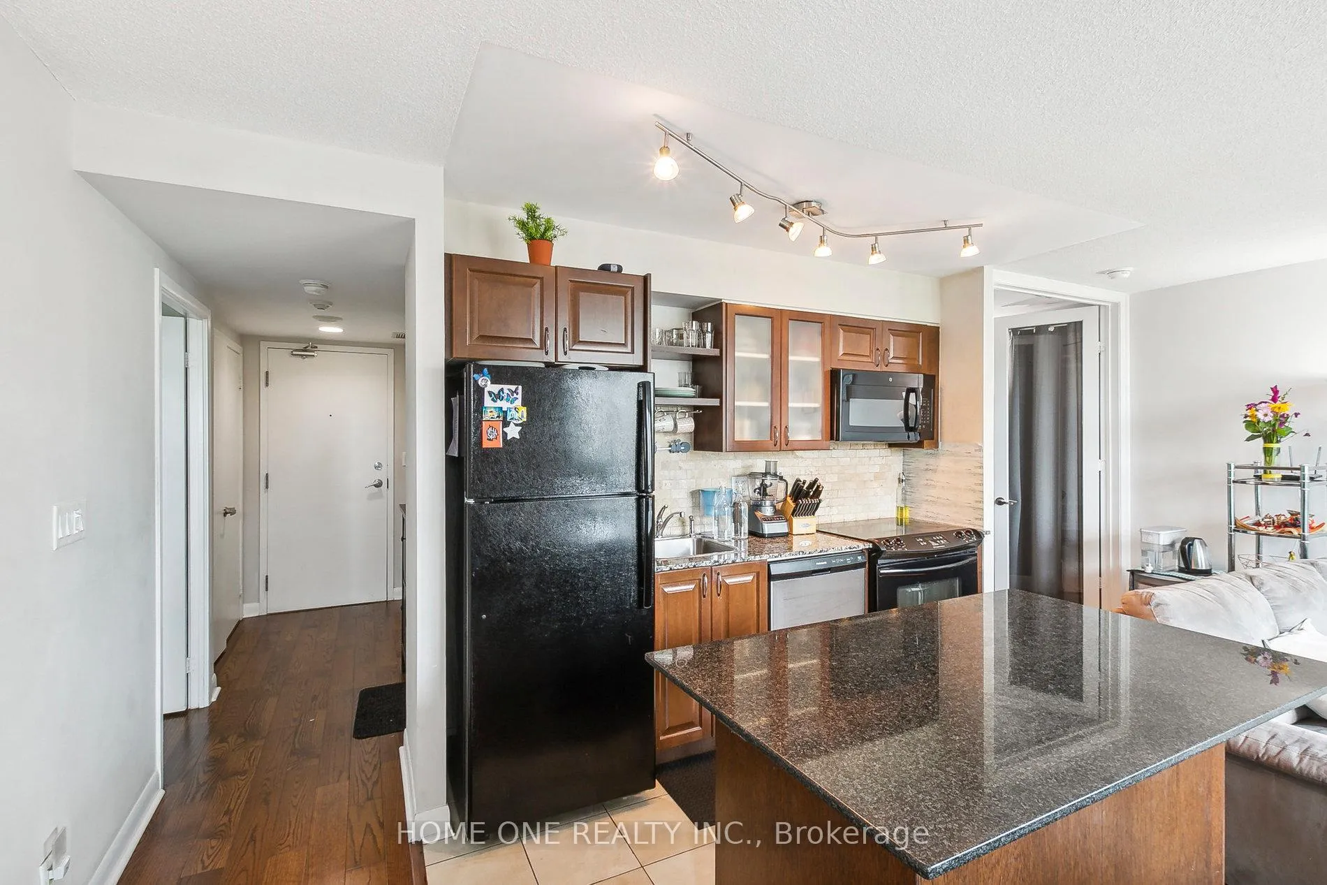 Photo 9 of Unit 619, 600 Fleet Street, Toronto, Niagara — HOMEH