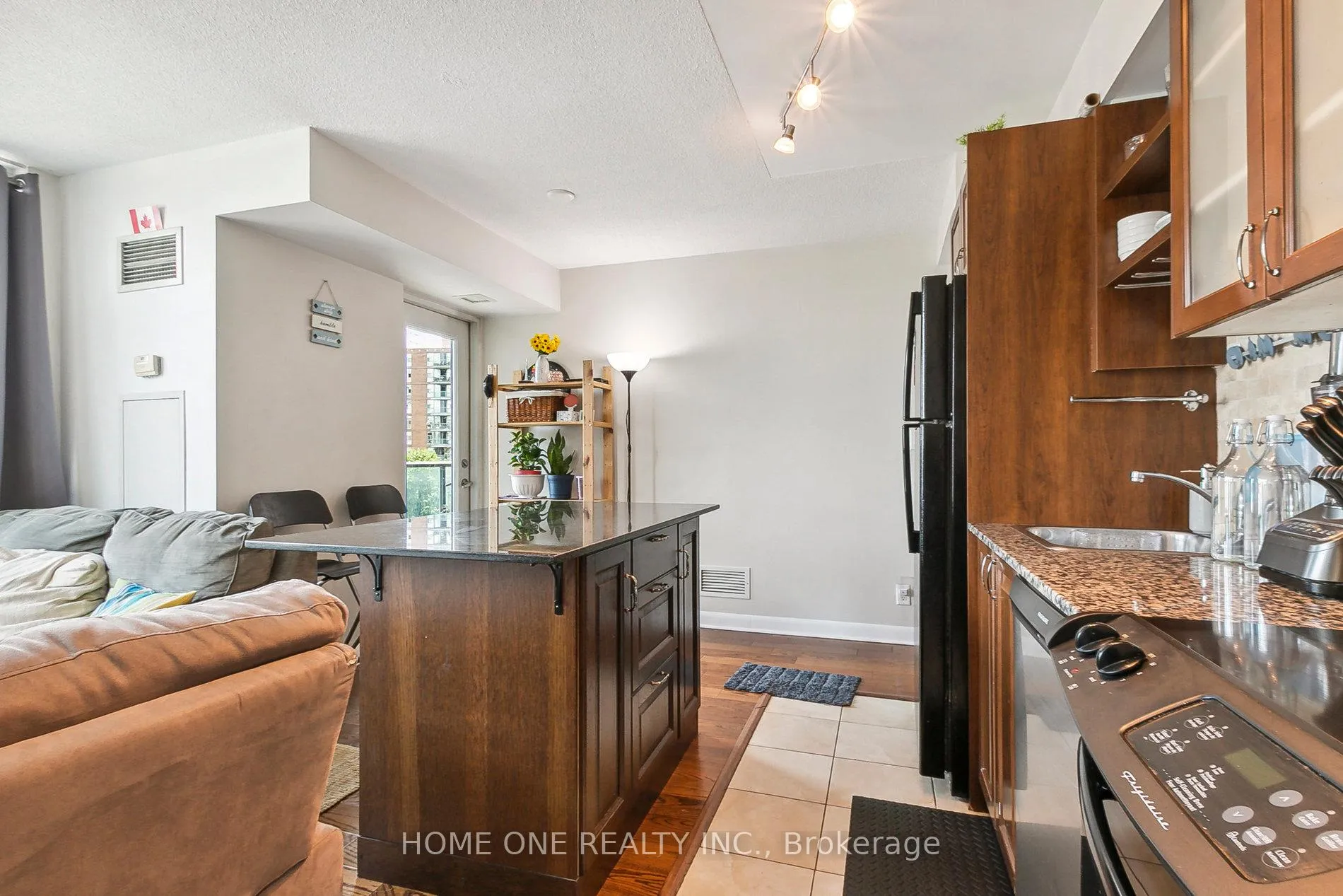 Photo 10 of Unit 619, 600 Fleet Street, Toronto, Niagara — HOMEH
