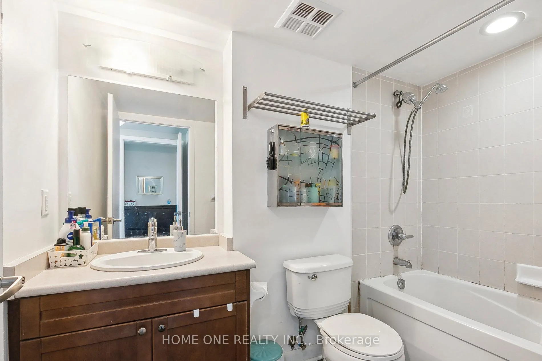 Photo 15 of Unit 619, 600 Fleet Street, Toronto, Niagara — HOMEH