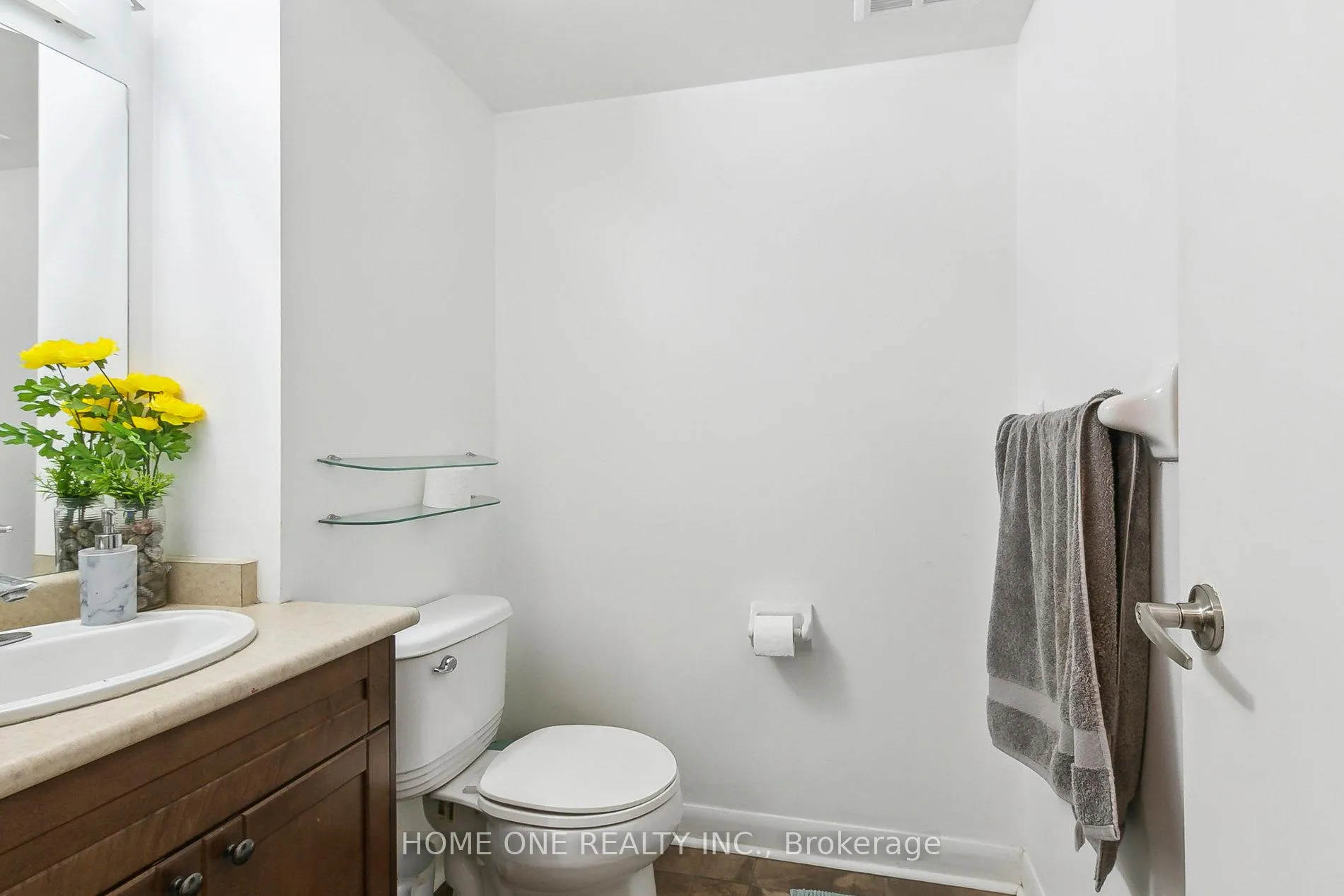 Photo 16 of Unit 619, 600 Fleet Street, Toronto, Niagara — HOMEH