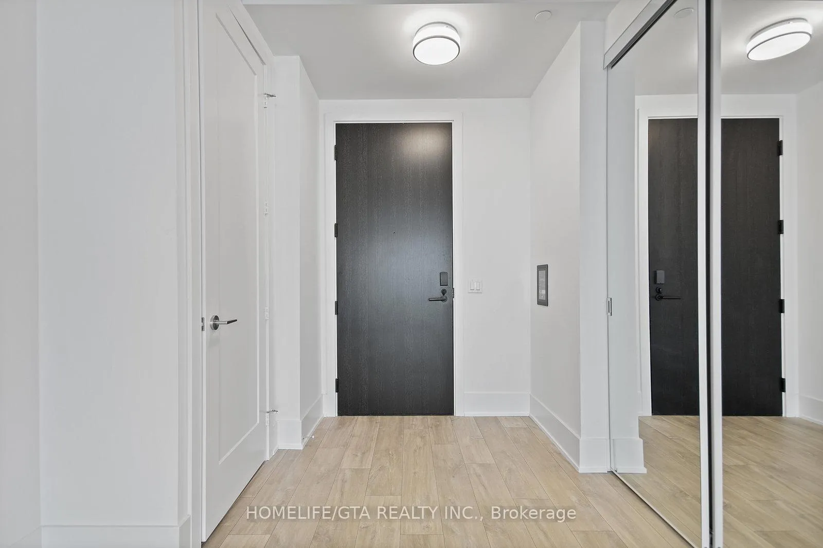 Photo 2 of Unit 2408, 470 Front Street W, Toronto, Waterfront Communities — HOMEH