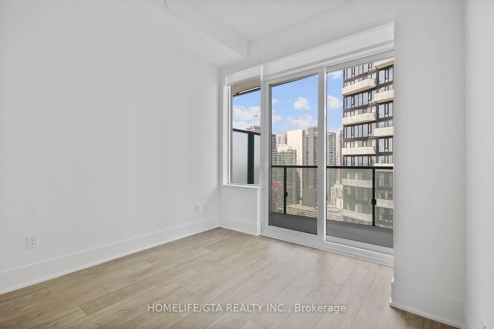 Photo 12 of Unit 2408, 470 Front Street W, Toronto, Waterfront Communities — HOMEH