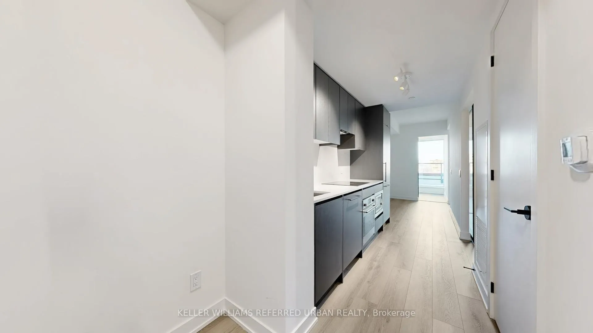 Photo 8 of Unit 606, 5 Lakeview Avenue, Toronto, Trinity-Bellwoods — HOMEH