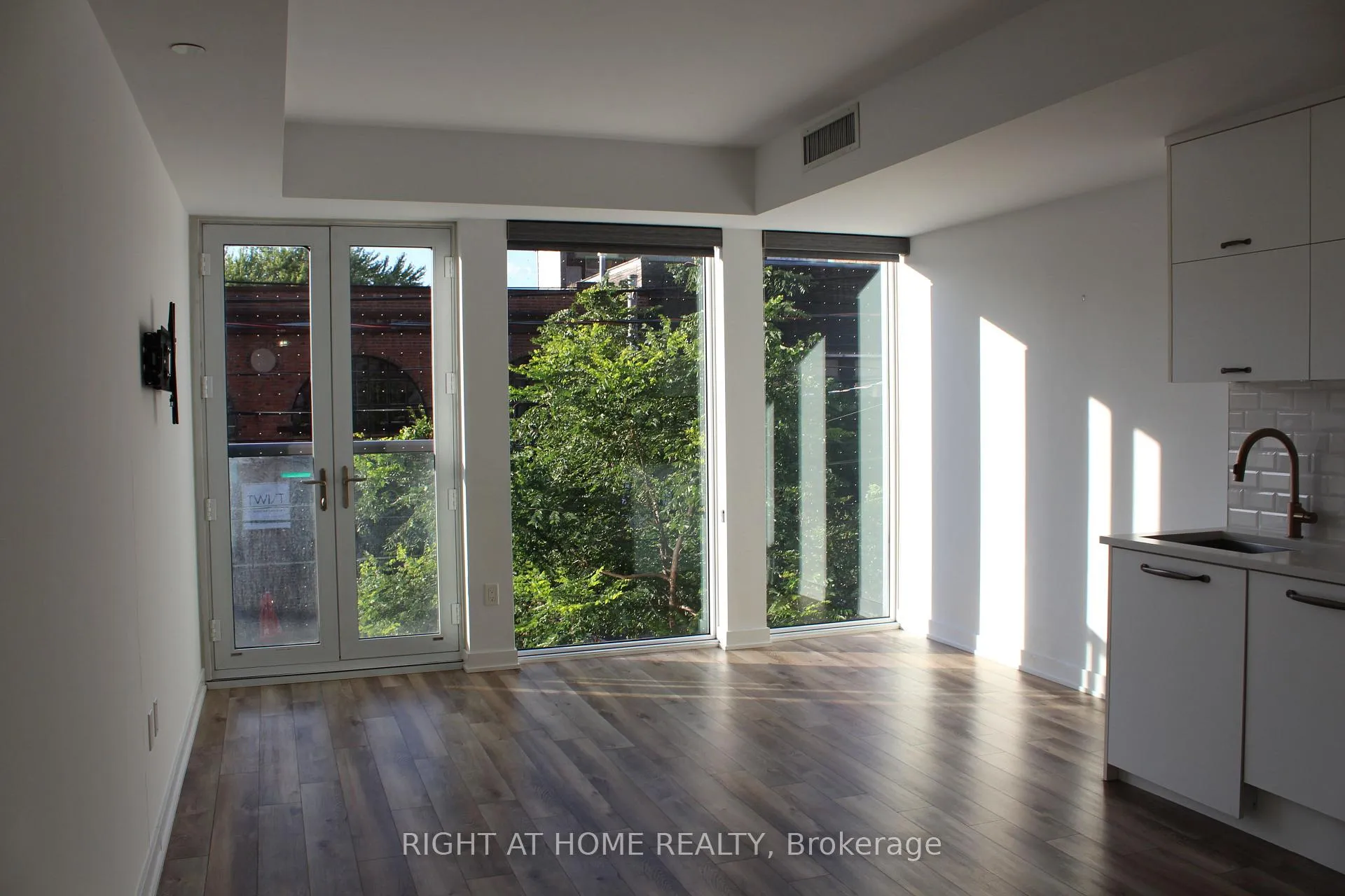 Photo 5 of Unit 210, 106 Dovercourt Road, Toronto, Trinity-Bellwoods — HOMEH