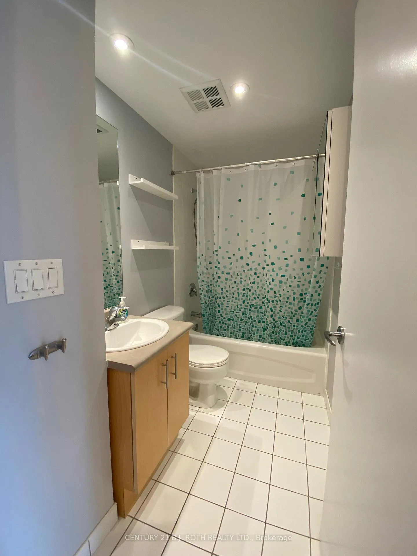 Photo 5 of Unit 1203, 285 Mutual Street, Toronto, Church-Yonge Corridor — HOMEH