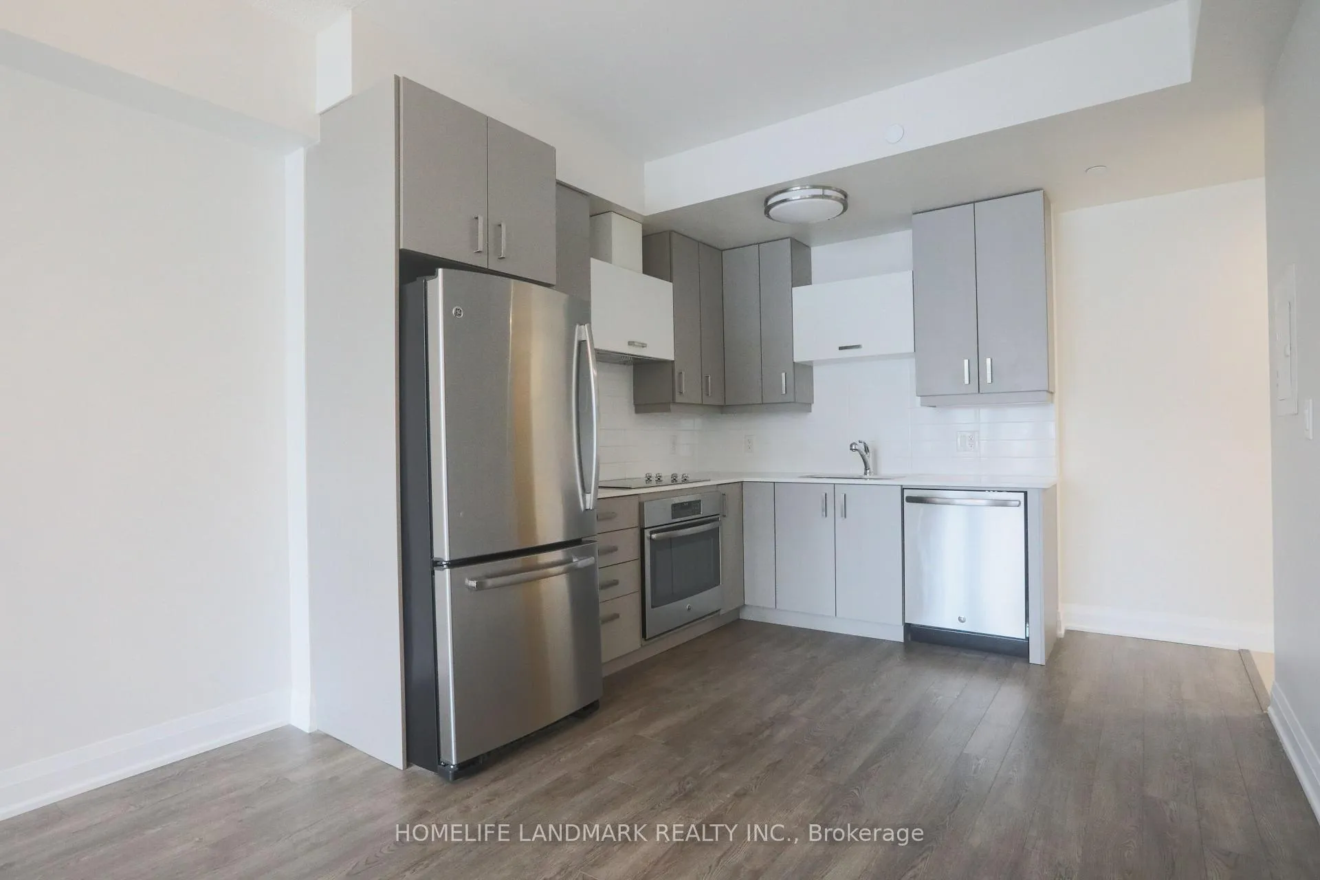 Photo 2 of Unit 121, 18 Uptown Drive, Markham, Unionville — HOMEH