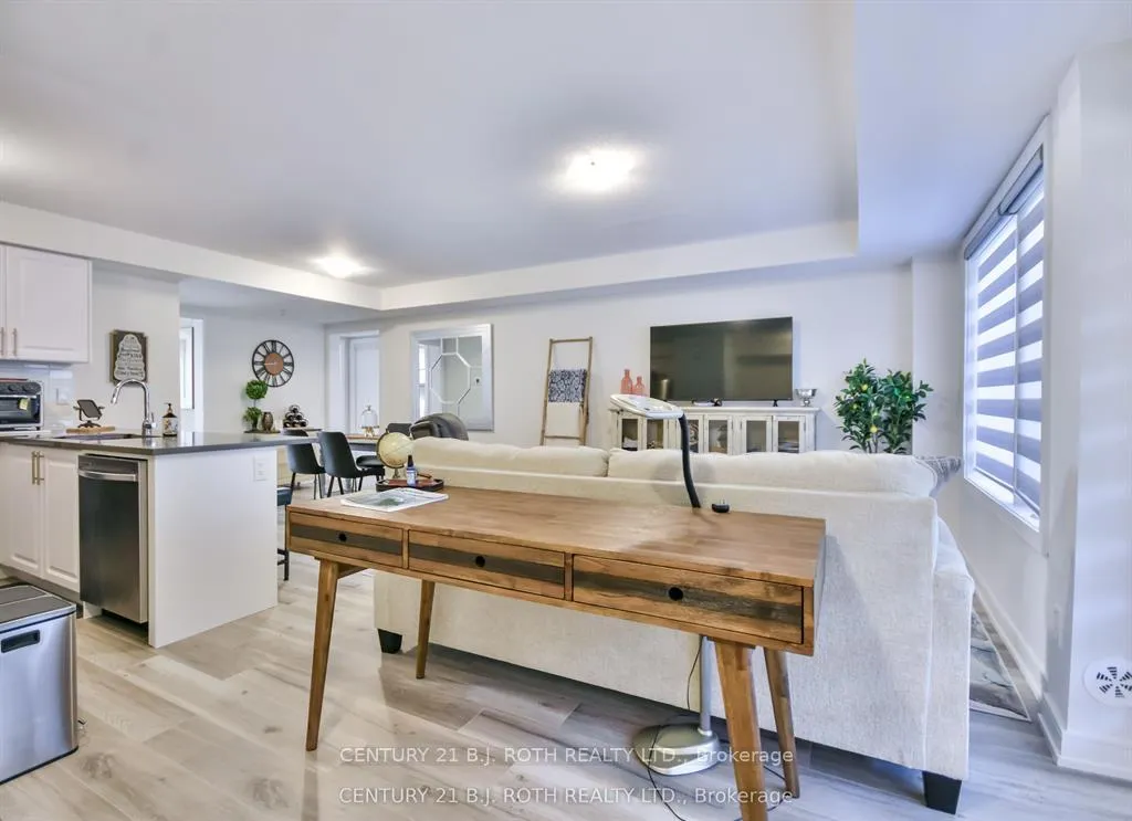 Photo 6 of 64 Appletree Lane, Barrie, Innis-Shore — HOMEH