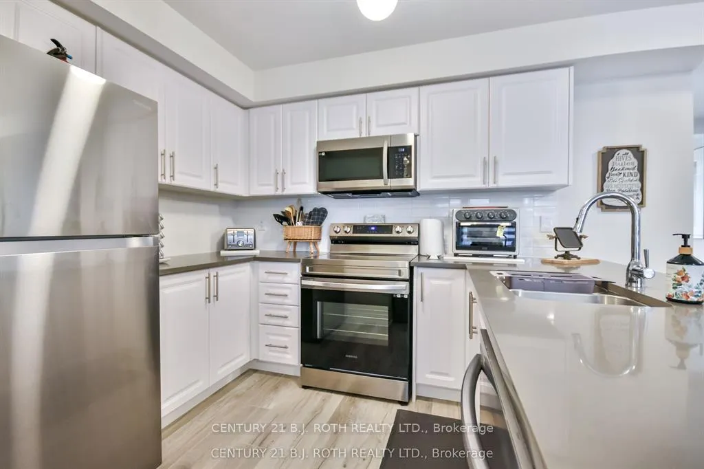 Photo 8 of 64 Appletree Lane, Barrie, Innis-Shore — HOMEH