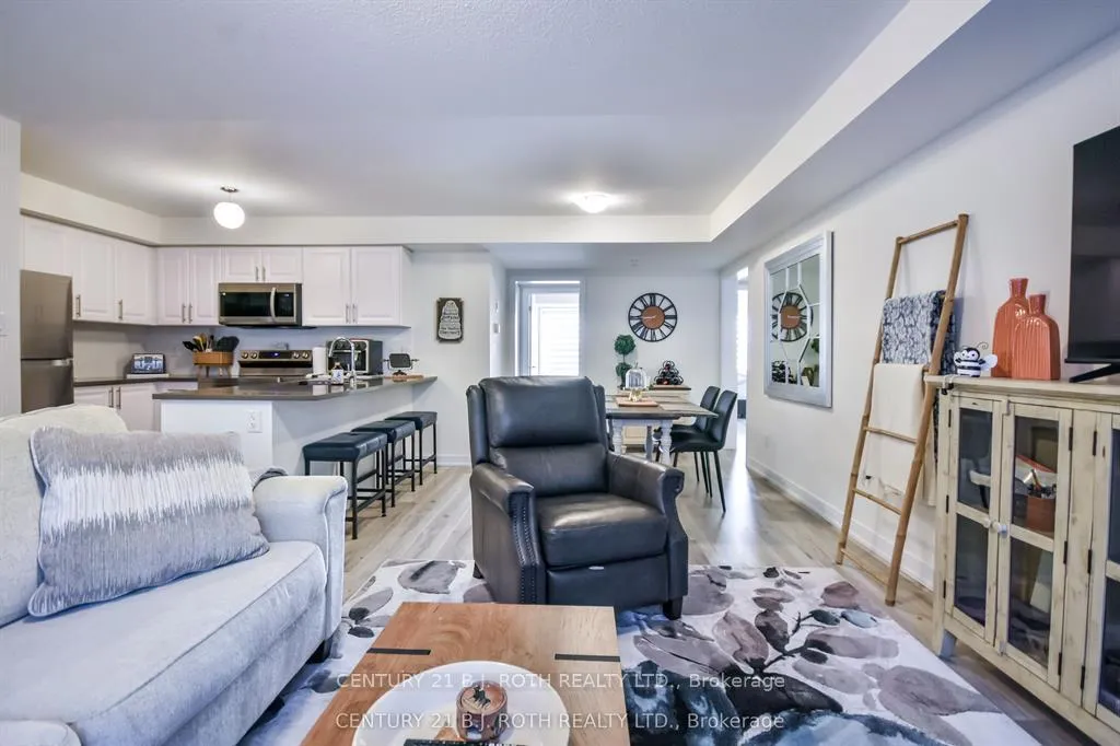 Photo 14 of 64 Appletree Lane, Barrie, Innis-Shore — HOMEH
