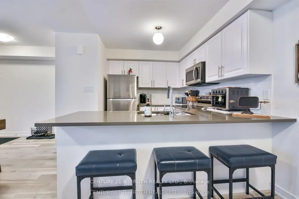 Photo 16 of 64 Appletree Lane, Barrie, Innis-Shore — HOMEH