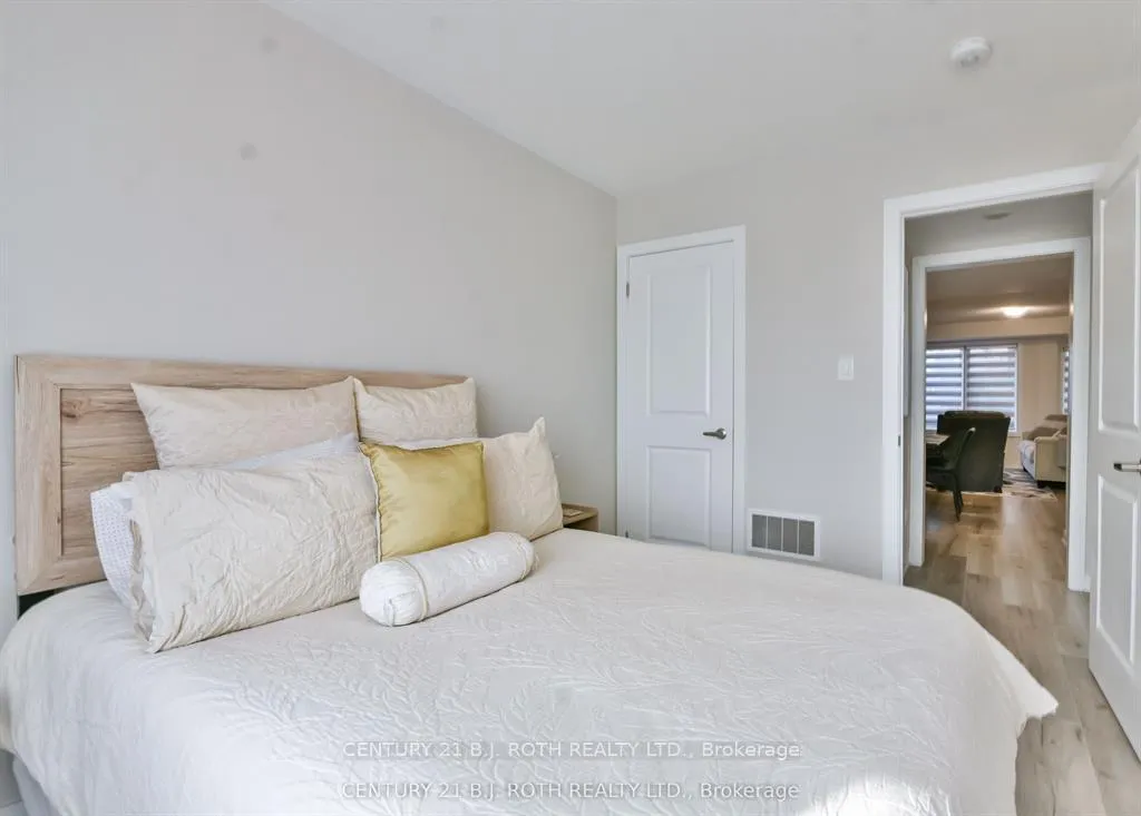 Photo 30 of 64 Appletree Lane, Barrie, Innis-Shore — HOMEH
