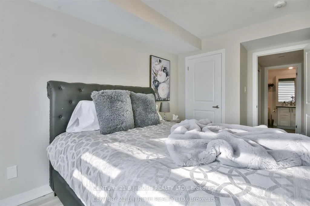 Photo 32 of 64 Appletree Lane, Barrie, Innis-Shore — HOMEH